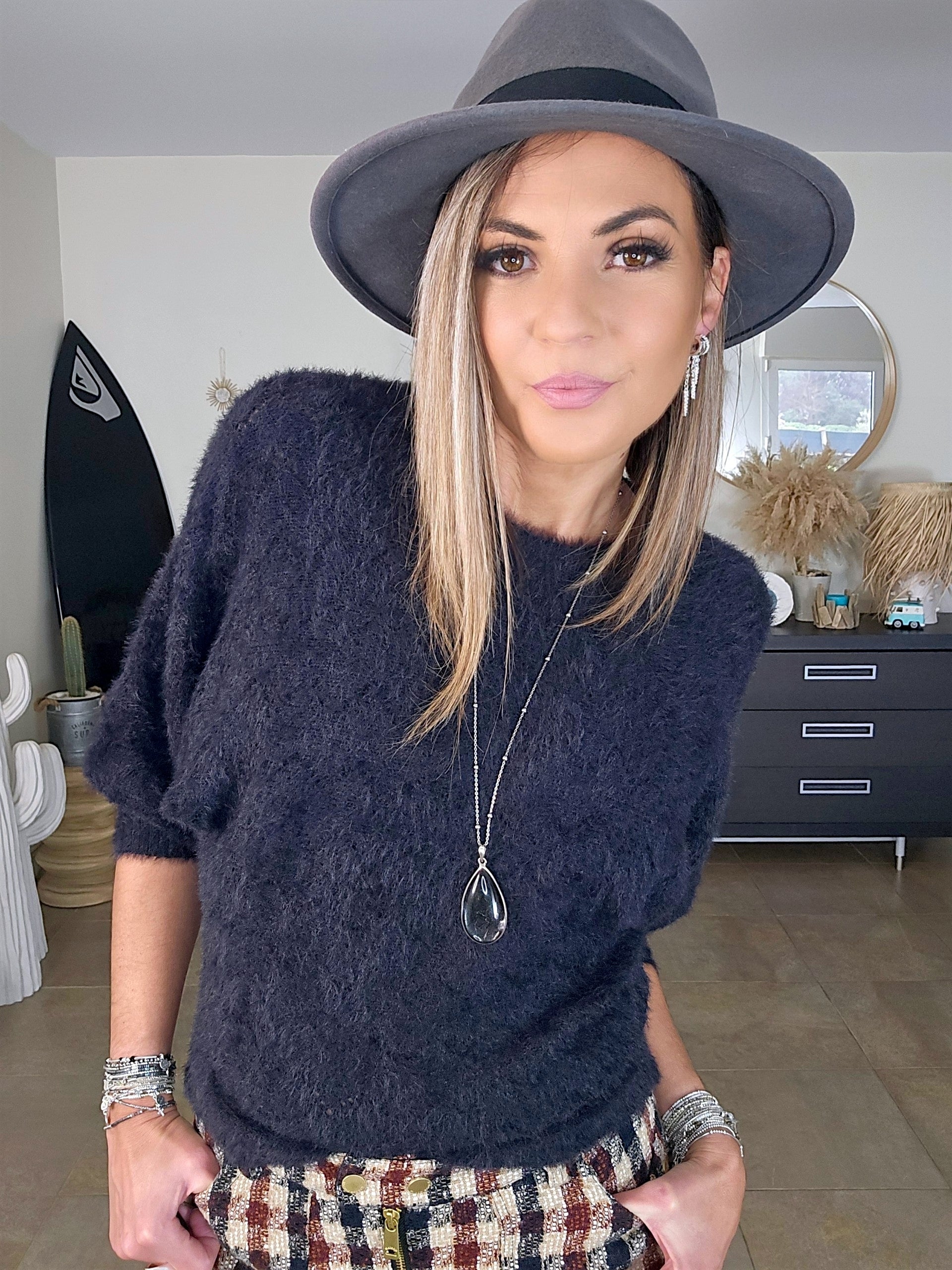 Pull noir ajouré maille poilue - 𝐌𝐚𝐫𝐢𝐧𝐚𝟒𝟒𝐟𝐚𝐦𝐢𝐥𝐲