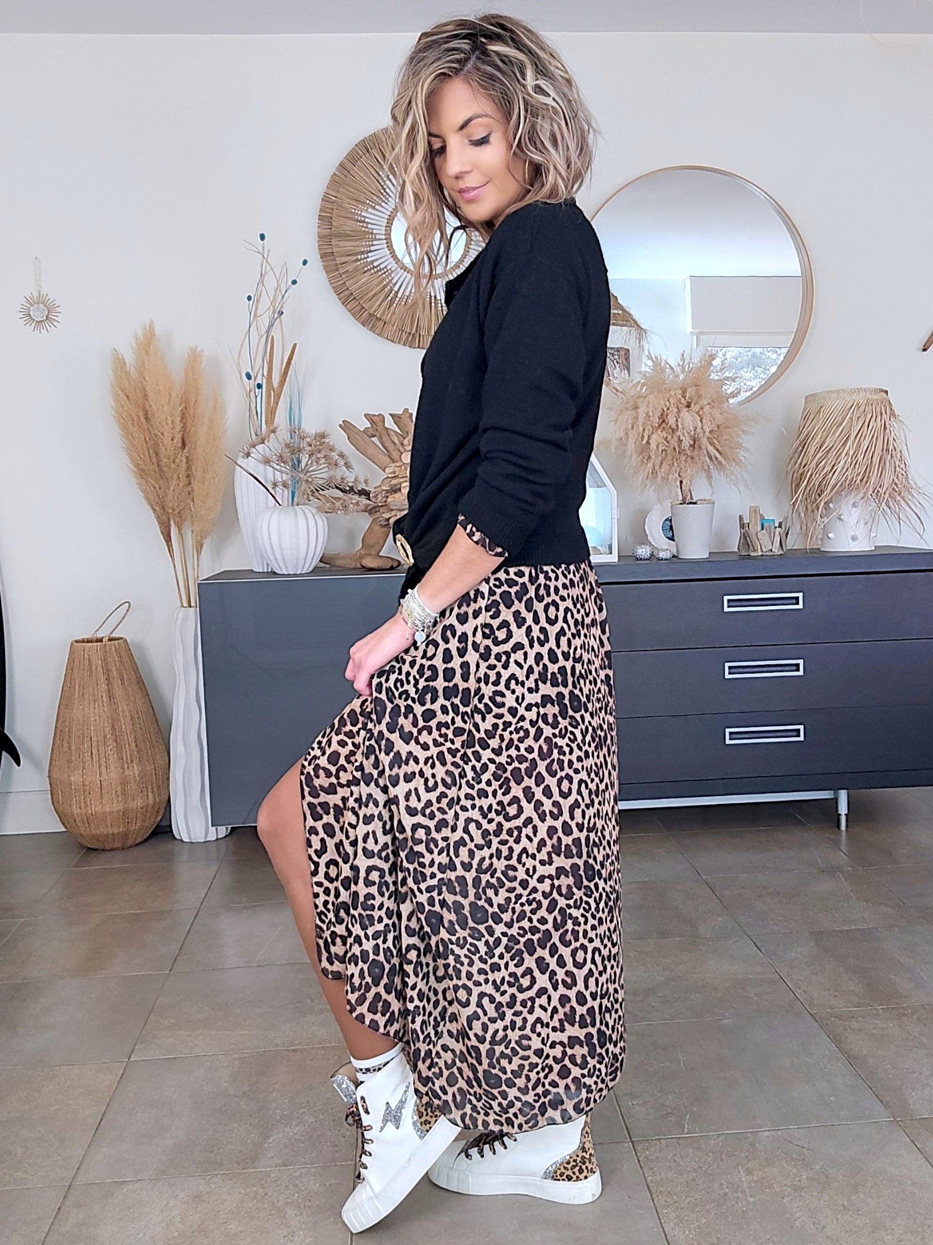 Cardigan noir à boucle dorée - 𝐌𝐚𝐫𝐢𝐧𝐚𝟒𝟒𝐟𝐚𝐦𝐢𝐥𝐲