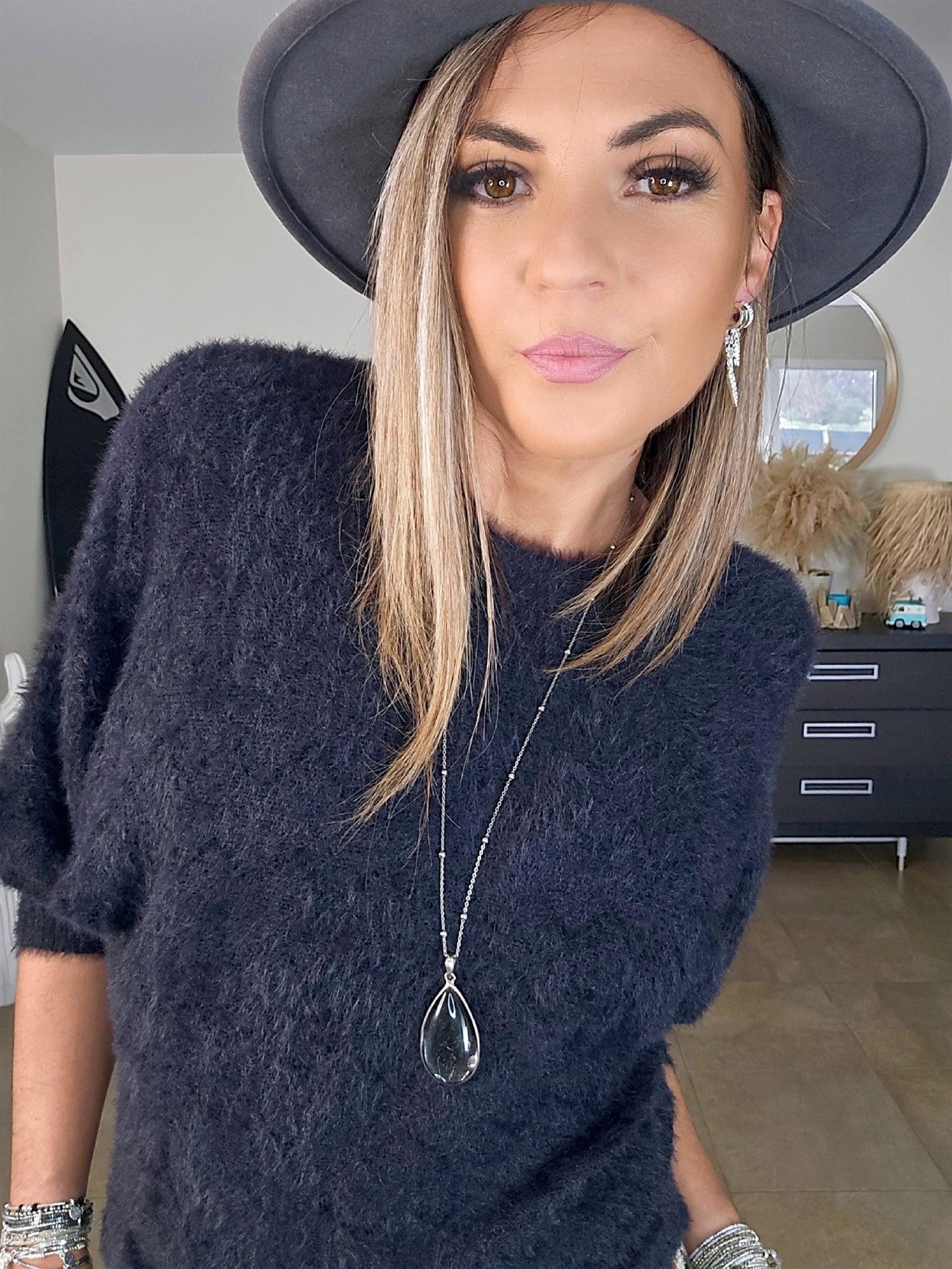 Pull noir ajouré maille poilue - 𝐌𝐚𝐫𝐢𝐧𝐚𝟒𝟒𝐟𝐚𝐦𝐢𝐥𝐲
