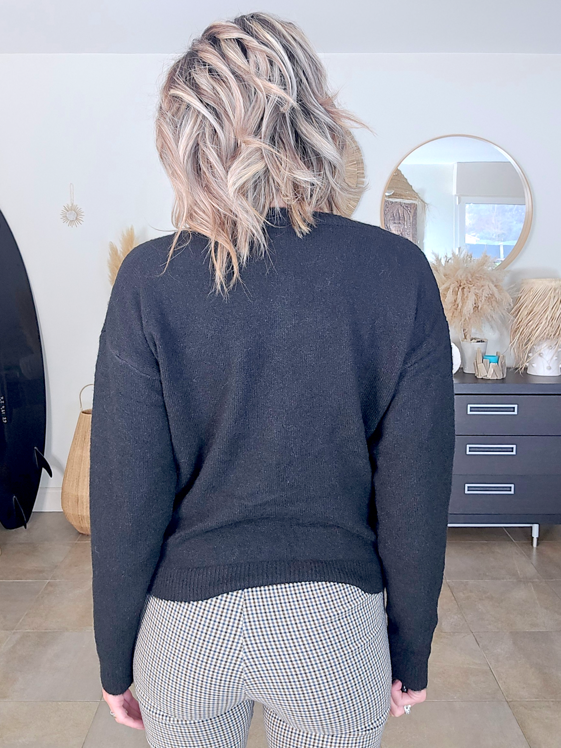 Cardigan noir à boucle dorée - 𝐌𝐚𝐫𝐢𝐧𝐚𝟒𝟒𝐟𝐚𝐦𝐢𝐥𝐲