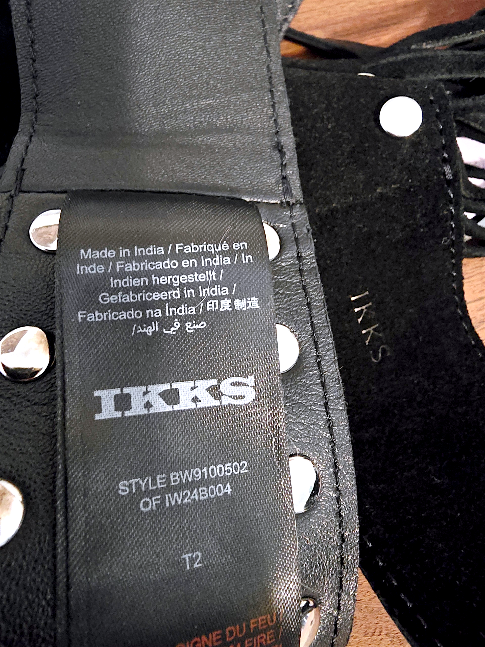 Ceinture noire cloutée 100% cuir - 𝐌𝐚𝐫𝐢𝐧𝐚𝟒𝟒𝐟𝐚𝐦𝐢𝐥𝐲
