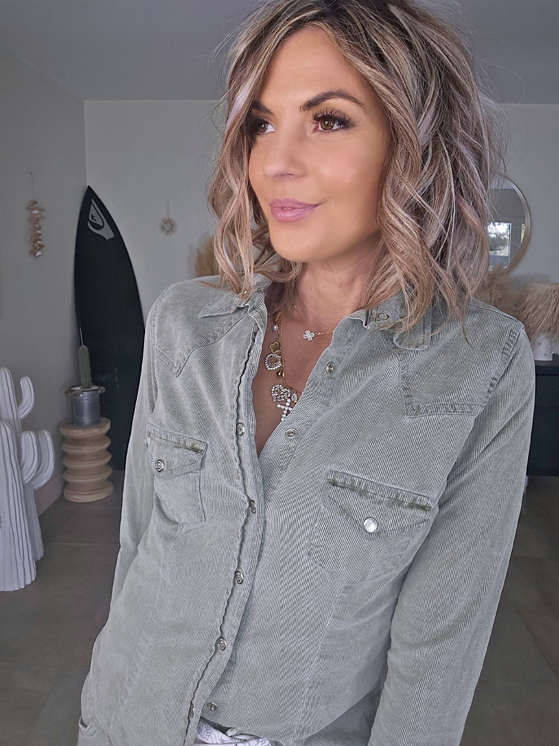 Chemise velours kaki-beige - 𝐌𝐚𝐫𝐢𝐧𝐚𝟒𝟒𝐟𝐚𝐦𝐢𝐥𝐲