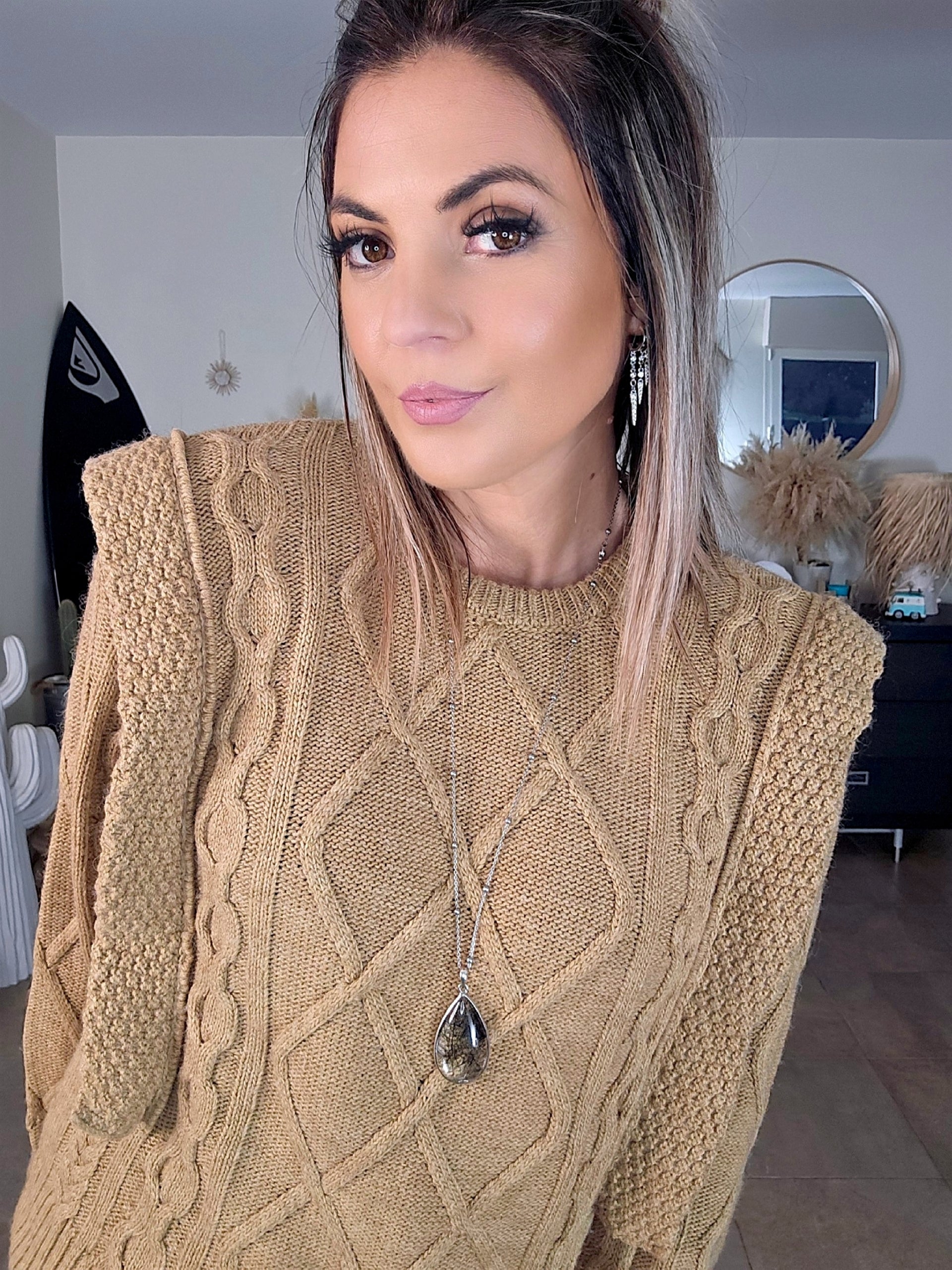Pull beige foncé à empiècements effet superposition - 𝐌𝐚𝐫𝐢𝐧𝐚𝟒𝟒𝐟𝐚𝐦𝐢𝐥𝐲
