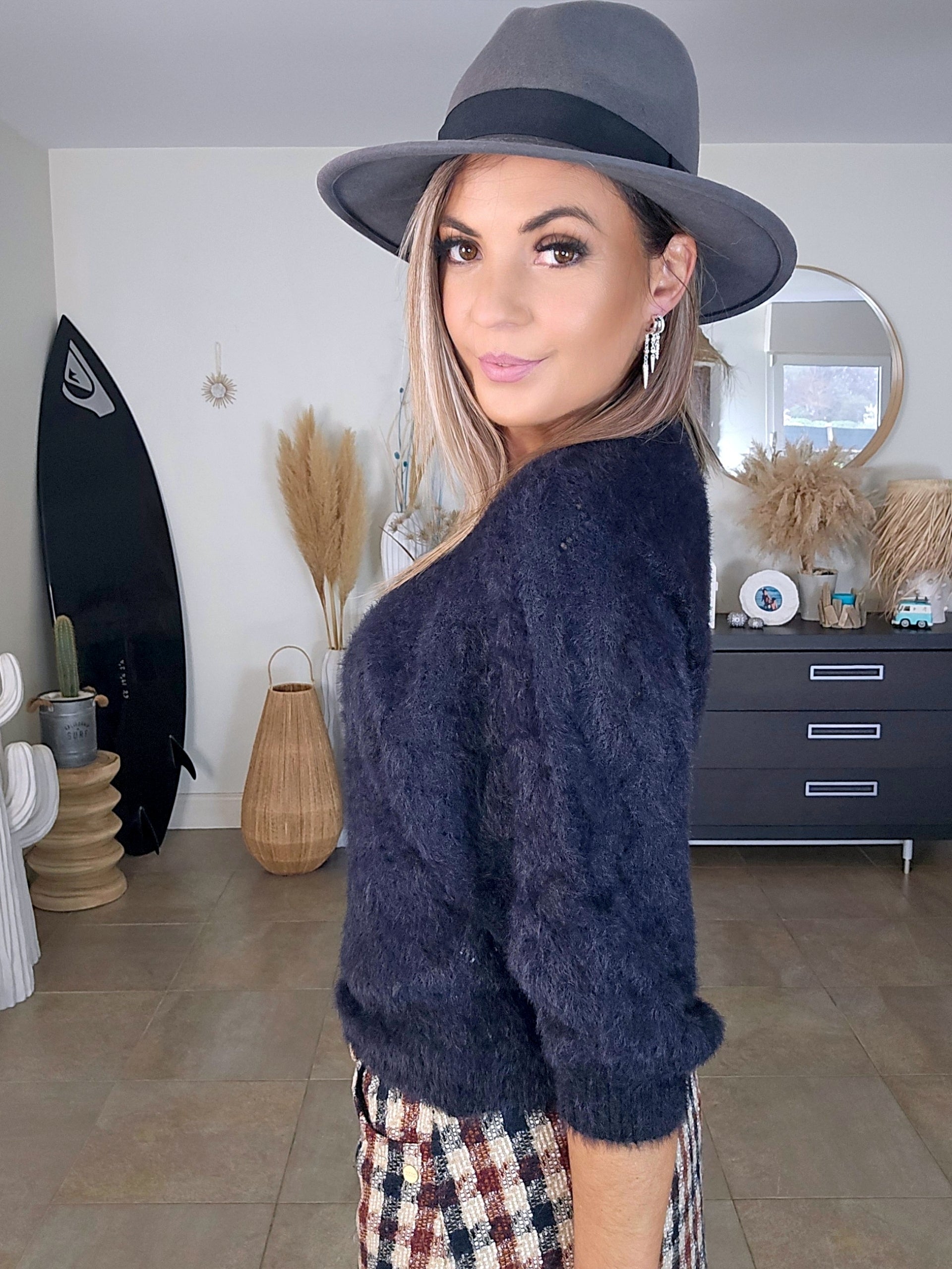 Pull noir ajouré maille poilue - 𝐌𝐚𝐫𝐢𝐧𝐚𝟒𝟒𝐟𝐚𝐦𝐢𝐥𝐲