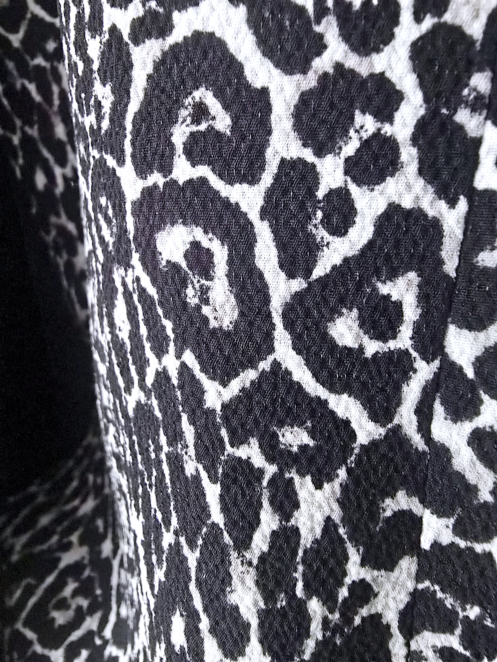 Veste léopard noire, blanche et grise - 𝐌𝐚𝐫𝐢𝐧𝐚𝟒𝟒𝐟𝐚𝐦𝐢𝐥𝐲