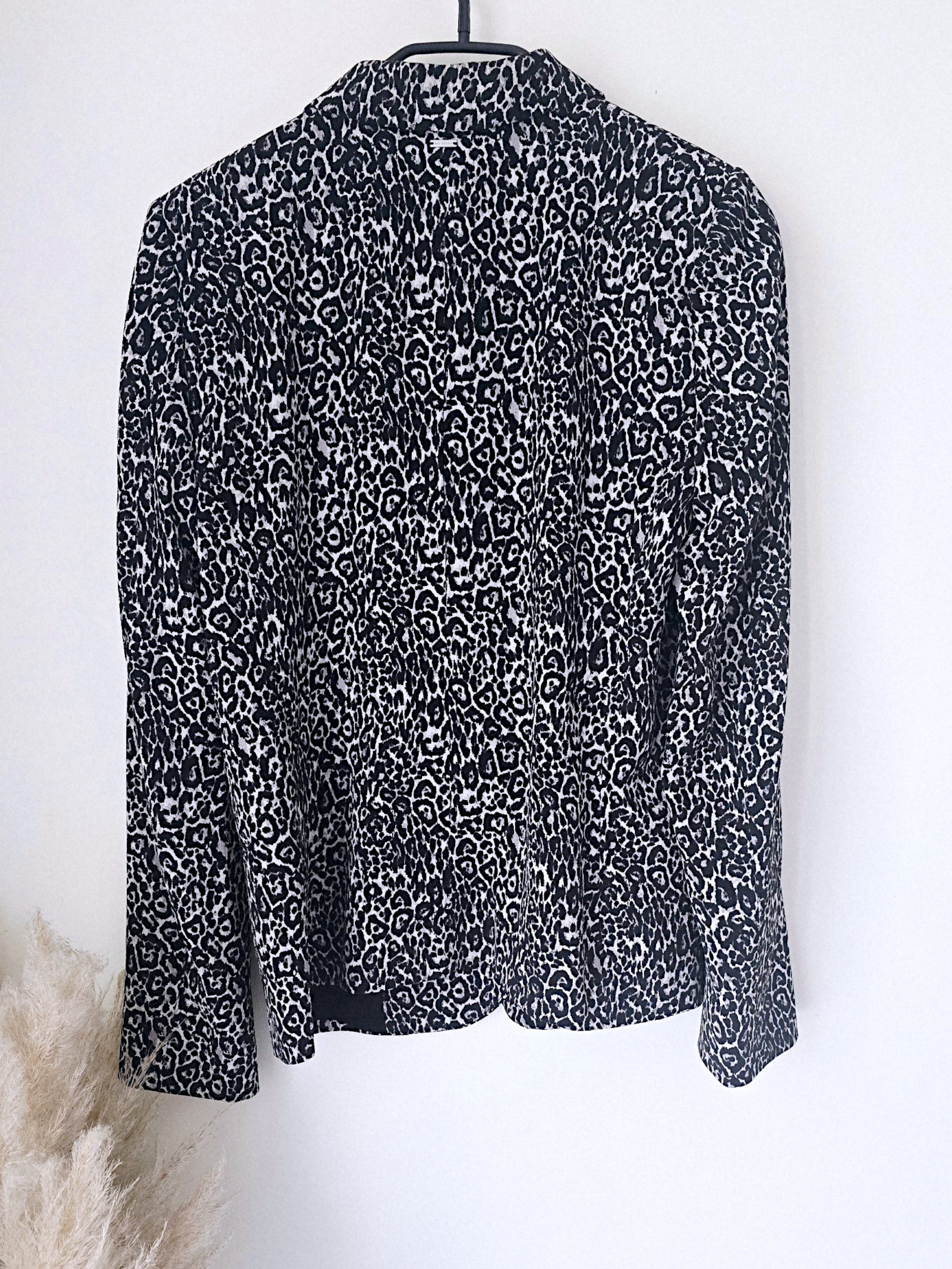 Veste léopard noire, blanche et grise - 𝐌𝐚𝐫𝐢𝐧𝐚𝟒𝟒𝐟𝐚𝐦𝐢𝐥𝐲