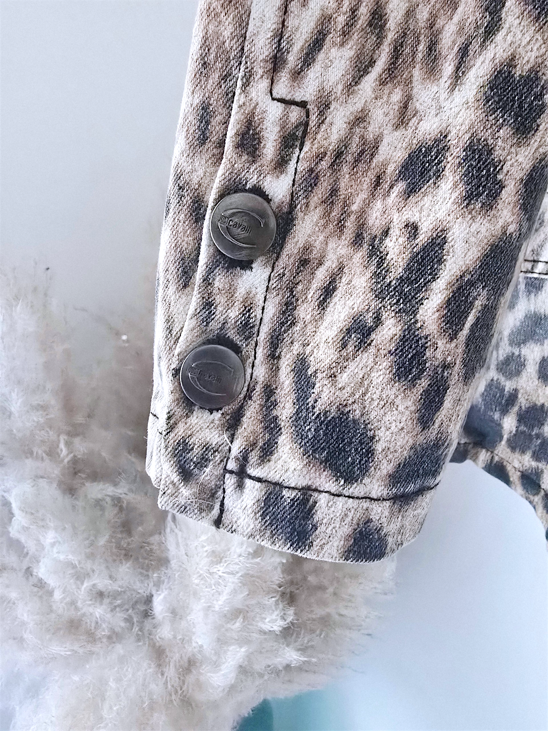 Veste en jean à imprimé léopard - 𝐌𝐚𝐫𝐢𝐧𝐚𝟒𝟒𝐟𝐚𝐦𝐢𝐥𝐲