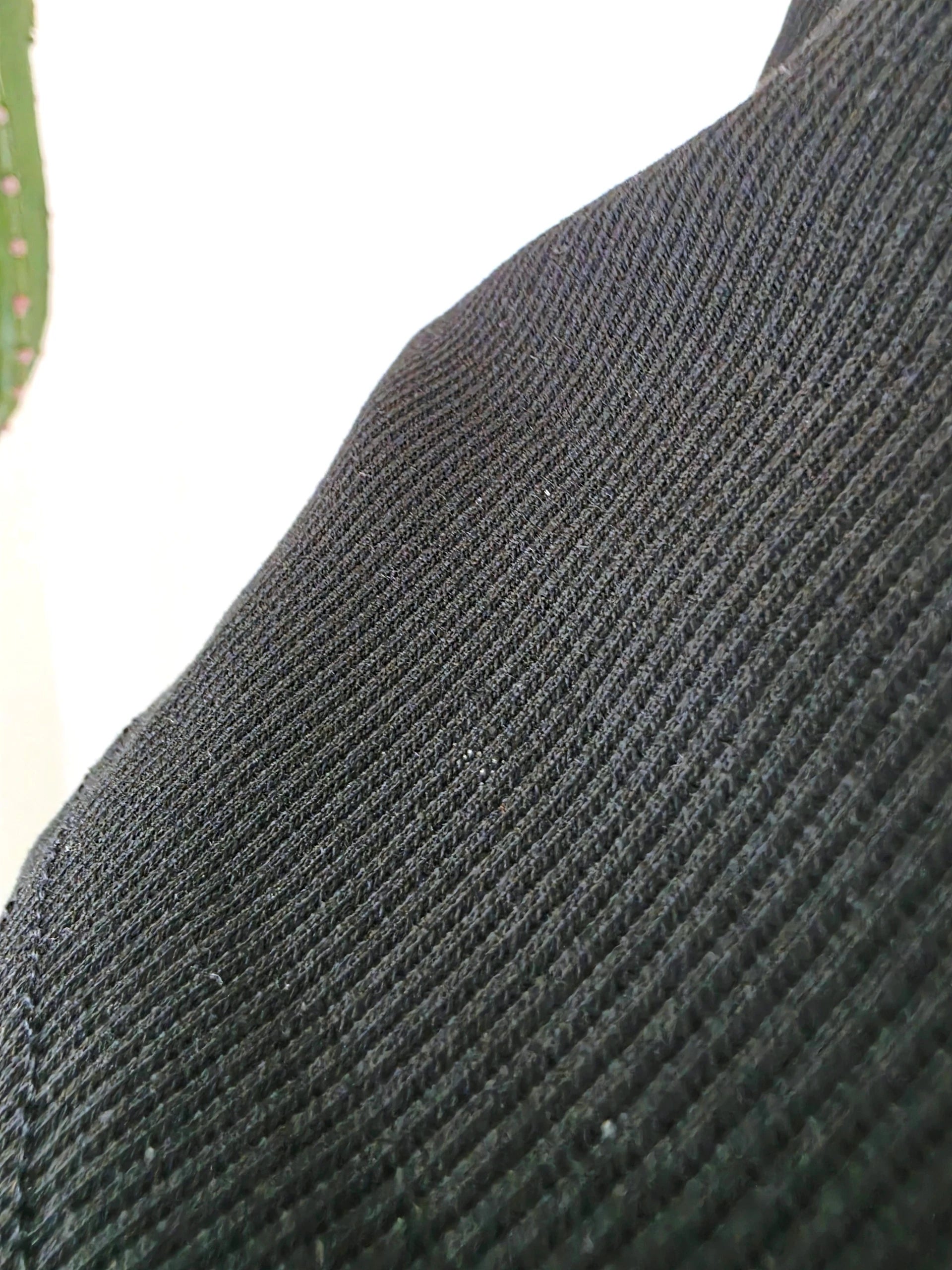 Débardeur noir clouté - 𝐌𝐚𝐫𝐢𝐧𝐚𝟒𝟒𝐟𝐚𝐦𝐢𝐥𝐲