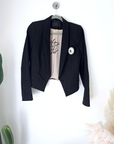 Veste courte et cintrée noire - 𝐌𝐚𝐫𝐢𝐧𝐚𝟒𝟒𝐟𝐚𝐦𝐢𝐥𝐲