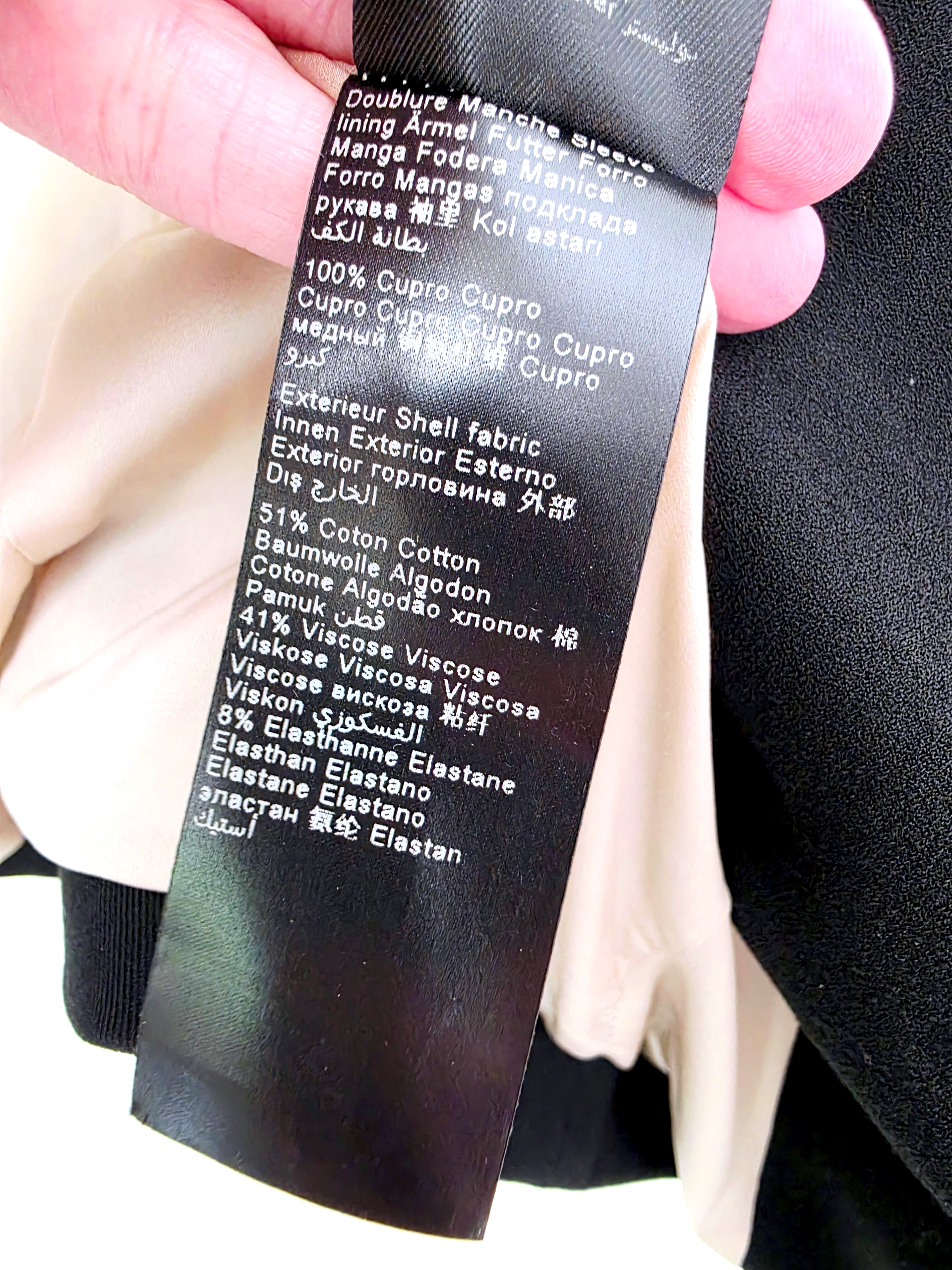 Veste courte et cintrée noire - 𝐌𝐚𝐫𝐢𝐧𝐚𝟒𝟒𝐟𝐚𝐦𝐢𝐥𝐲