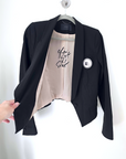 Veste courte et cintrée noire - 𝐌𝐚𝐫𝐢𝐧𝐚𝟒𝟒𝐟𝐚𝐦𝐢𝐥𝐲