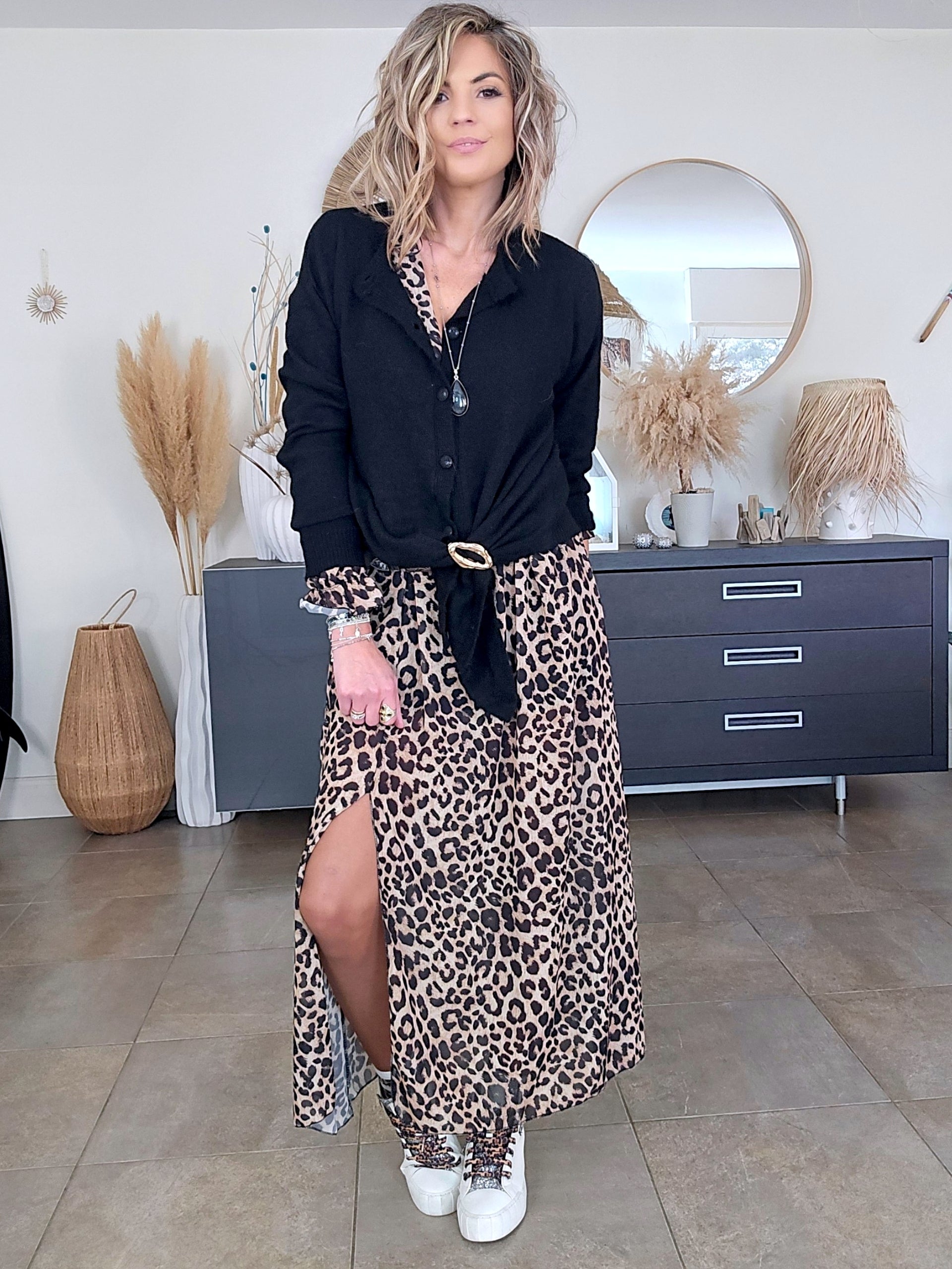 Cardigan noir à boucle dorée - 𝐌𝐚𝐫𝐢𝐧𝐚𝟒𝟒𝐟𝐚𝐦𝐢𝐥𝐲