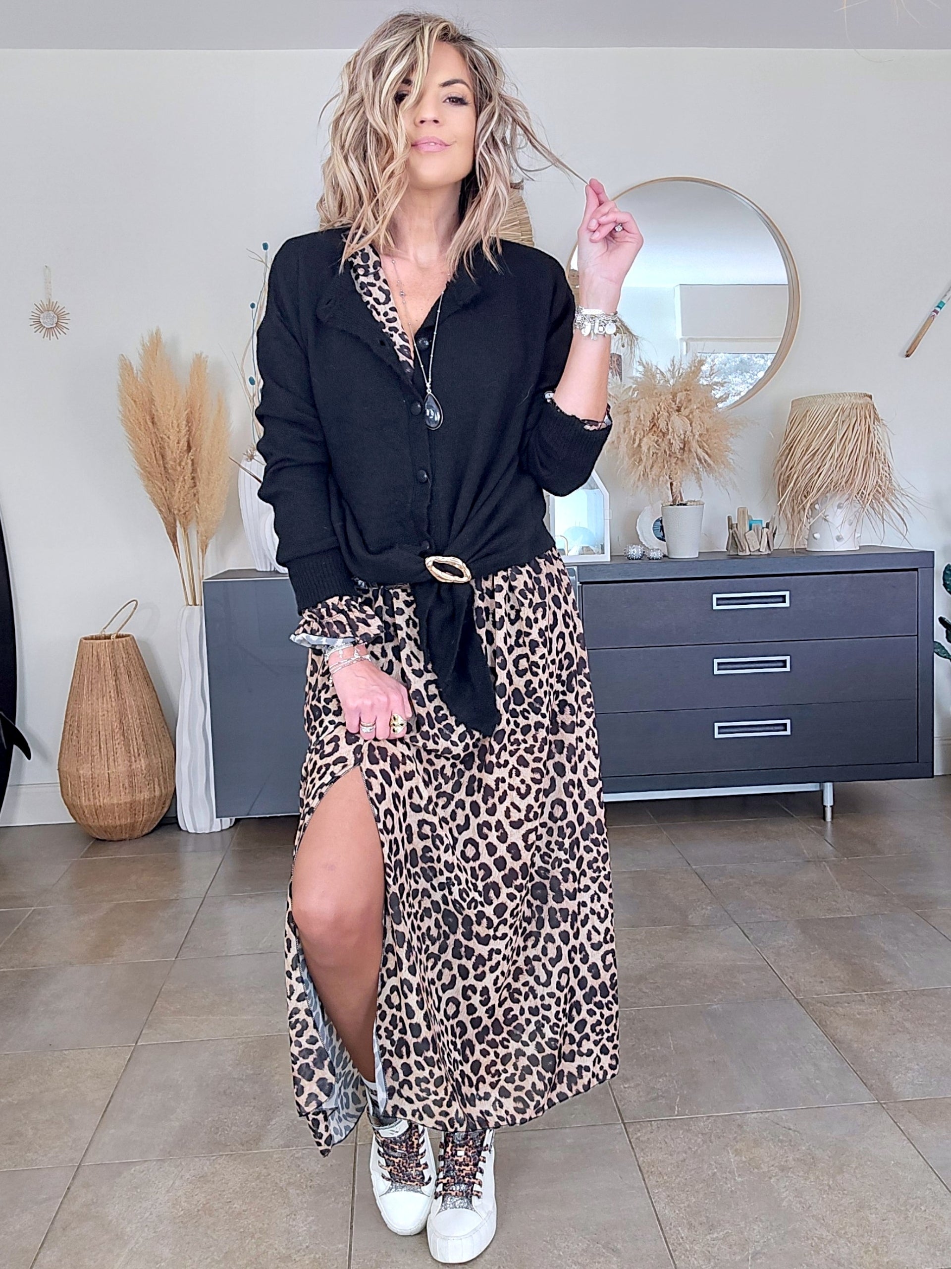Cardigan noir à boucle dorée - 𝐌𝐚𝐫𝐢𝐧𝐚𝟒𝟒𝐟𝐚𝐦𝐢𝐥𝐲