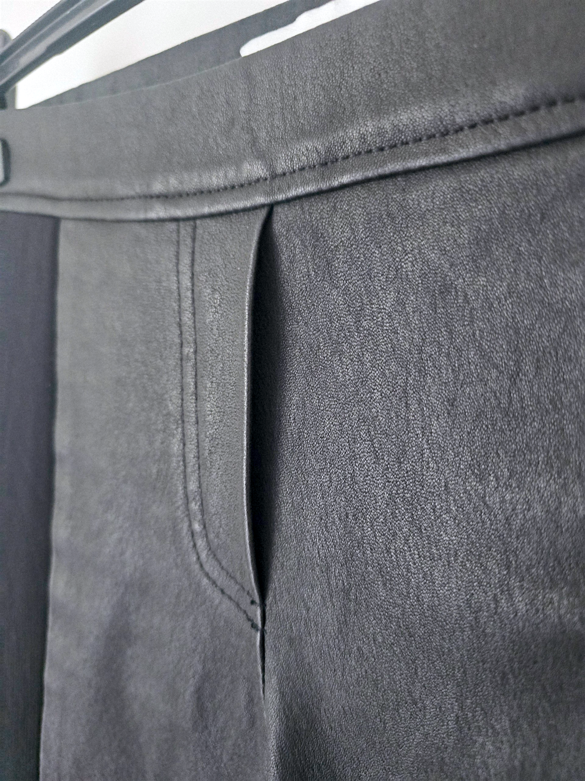 Legging noir bi-matière avec cuir - 𝐌𝐚𝐫𝐢𝐧𝐚𝟒𝟒𝐟𝐚𝐦𝐢𝐥𝐲