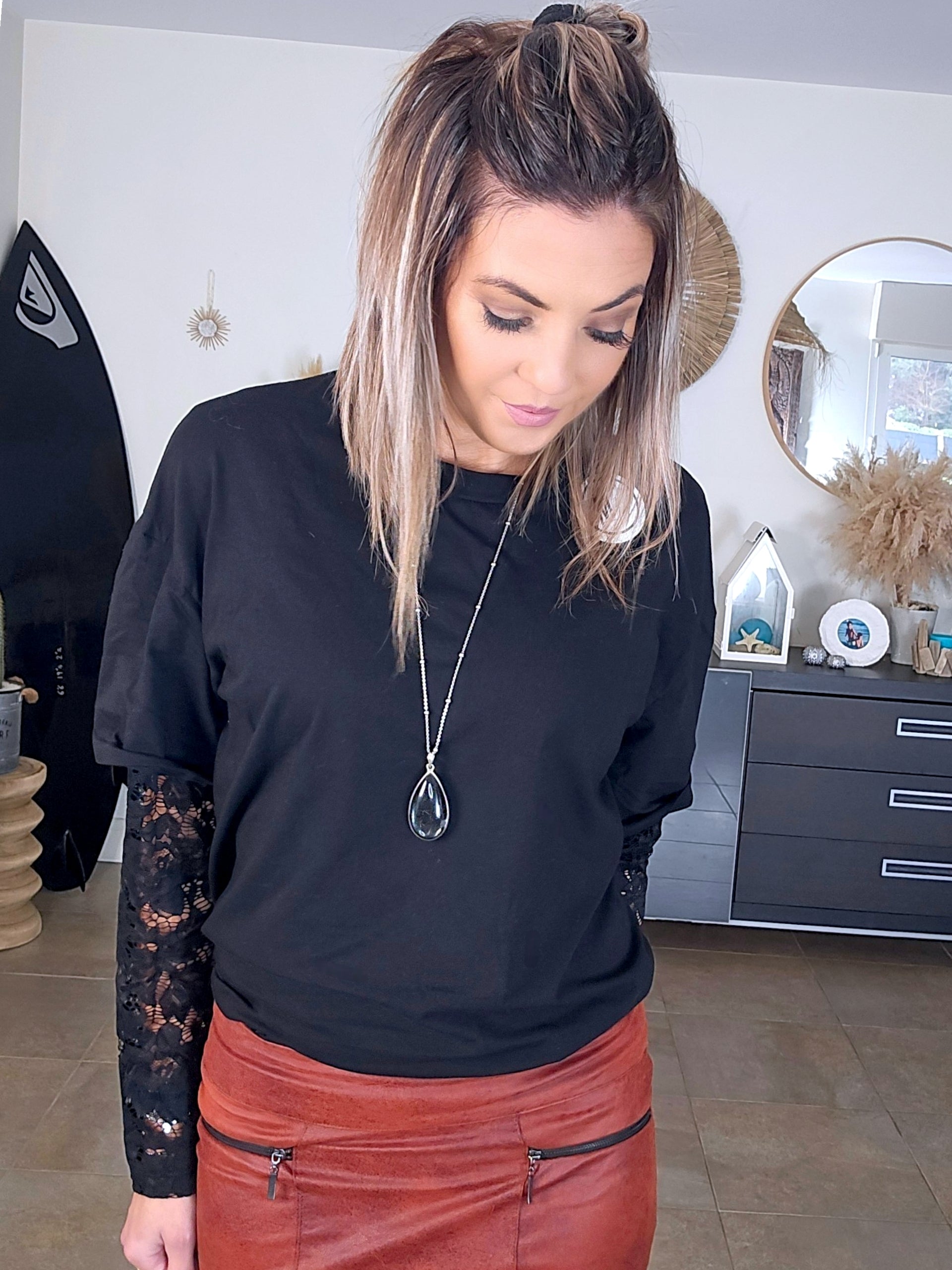 T-shirt noir manches dentelles - 𝐌𝐚𝐫𝐢𝐧𝐚𝟒𝟒𝐟𝐚𝐦𝐢𝐥𝐲