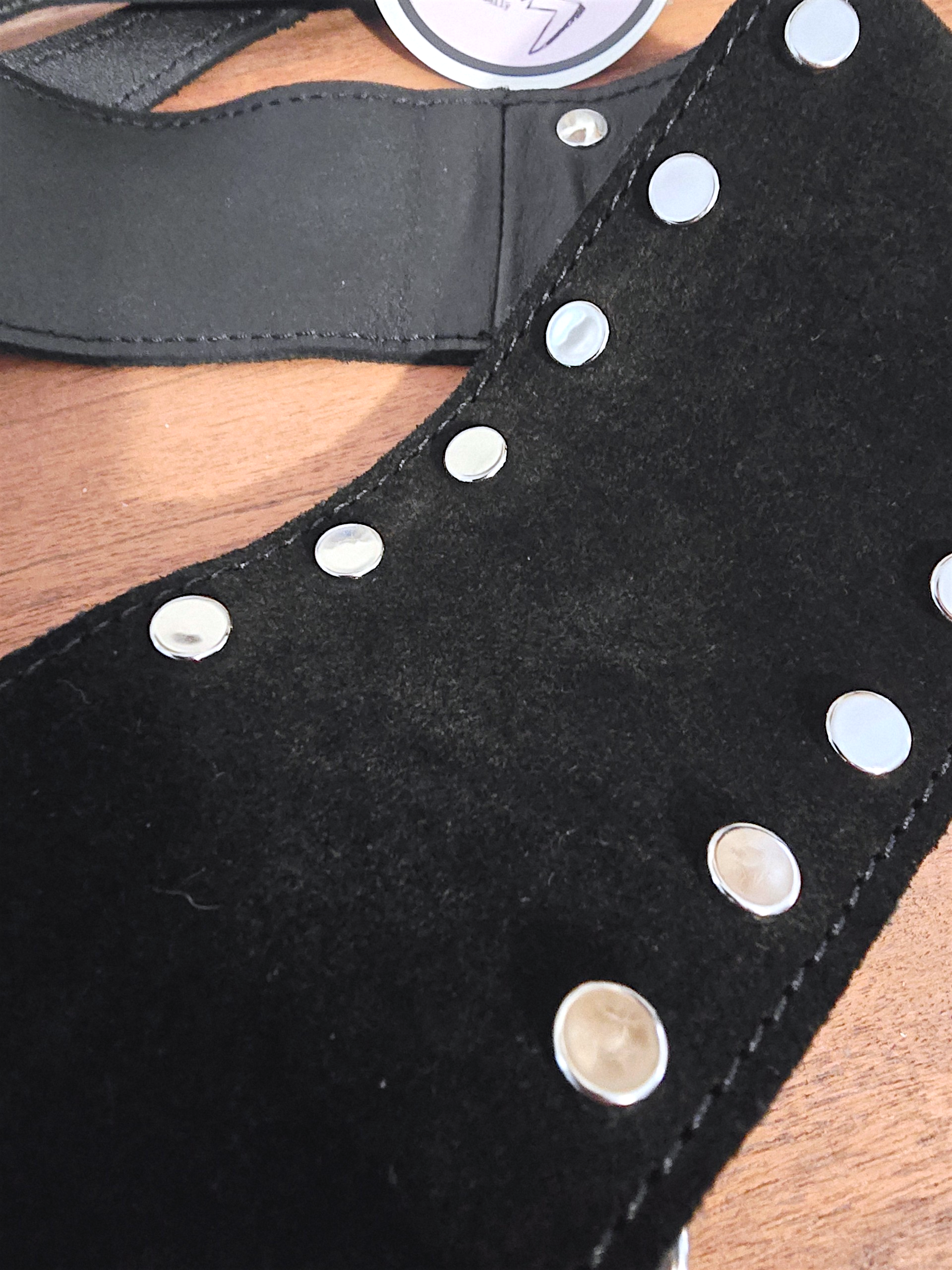Ceinture noire cloutée 100% cuir - 𝐌𝐚𝐫𝐢𝐧𝐚𝟒𝟒𝐟𝐚𝐦𝐢𝐥𝐲