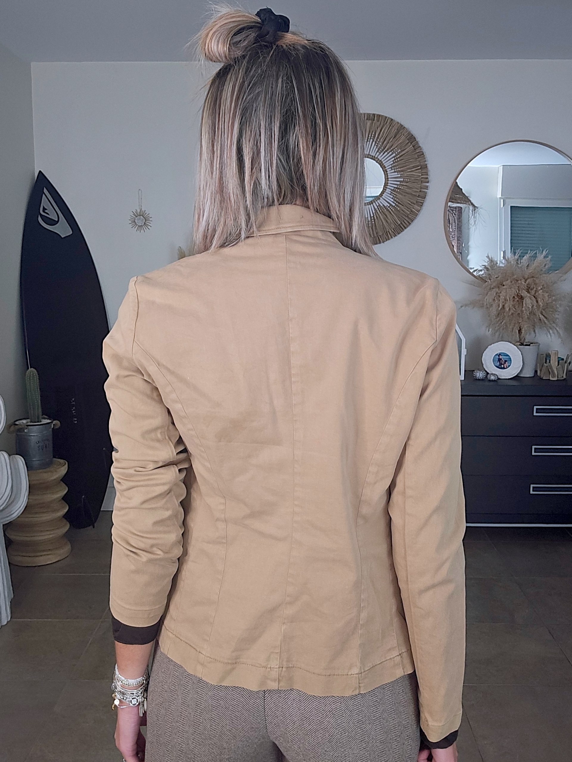Veste cintrée beige boutons - 𝐌𝐚𝐫𝐢𝐧𝐚𝟒𝟒𝐟𝐚𝐦𝐢𝐥𝐲