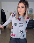 Pull gris à écussons - 𝐌𝐚𝐫𝐢𝐧𝐚𝟒𝟒𝐟𝐚𝐦𝐢𝐥𝐲