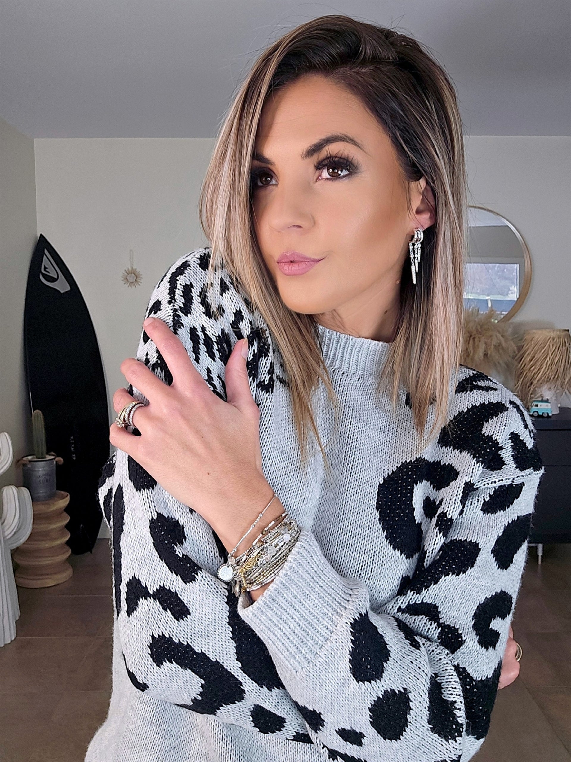 Pull gris à imprimé léopard noir - 𝐌𝐚𝐫𝐢𝐧𝐚𝟒𝟒𝐟𝐚𝐦𝐢𝐥𝐲