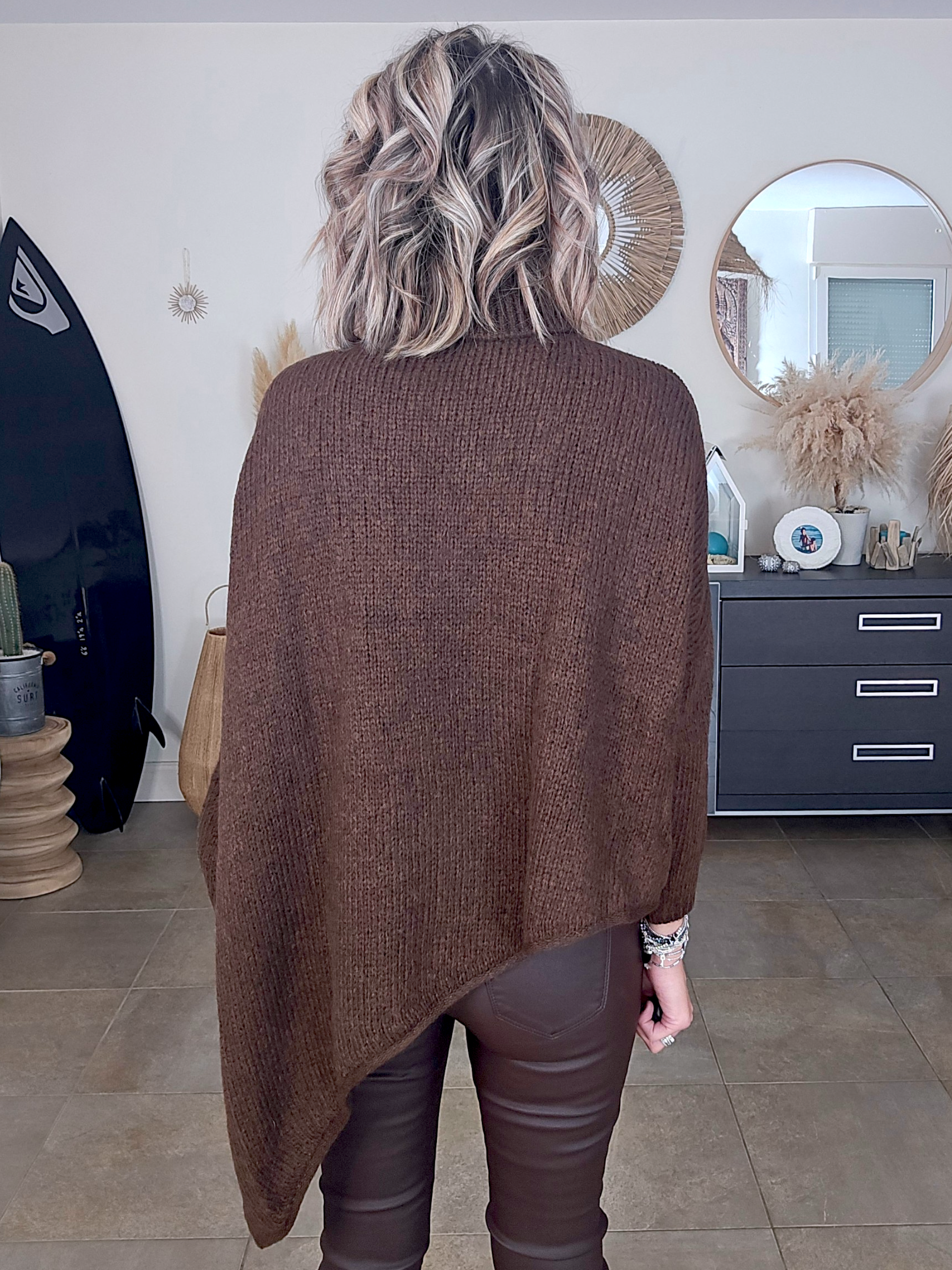 Pull marron longueur asymétrique - 𝐌𝐚𝐫𝐢𝐧𝐚𝟒𝟒𝐟𝐚𝐦𝐢𝐥𝐲