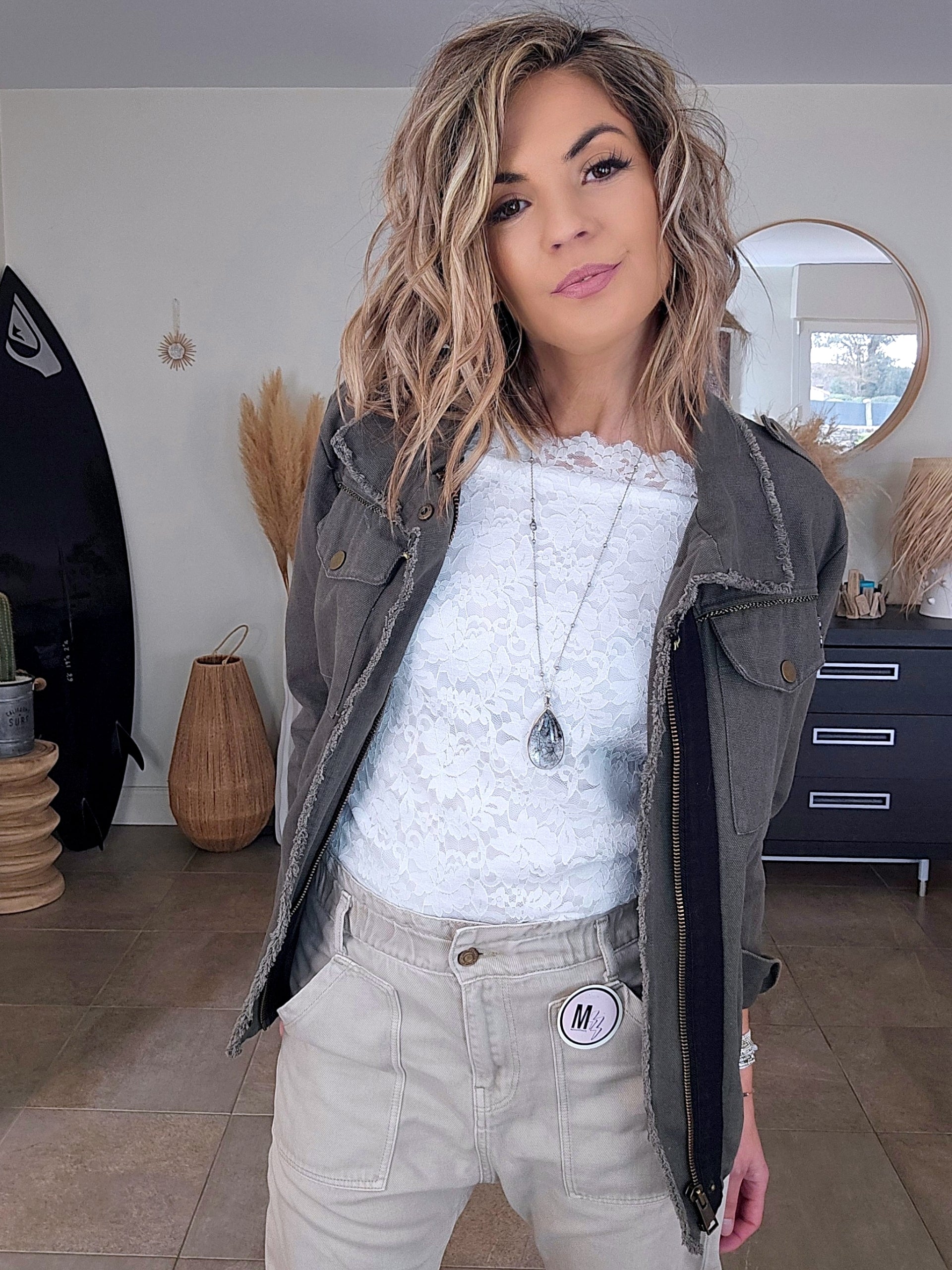 Haut blanc à dentelle - 𝐌𝐚𝐫𝐢𝐧𝐚𝟒𝟒𝐟𝐚𝐦𝐢𝐥𝐲