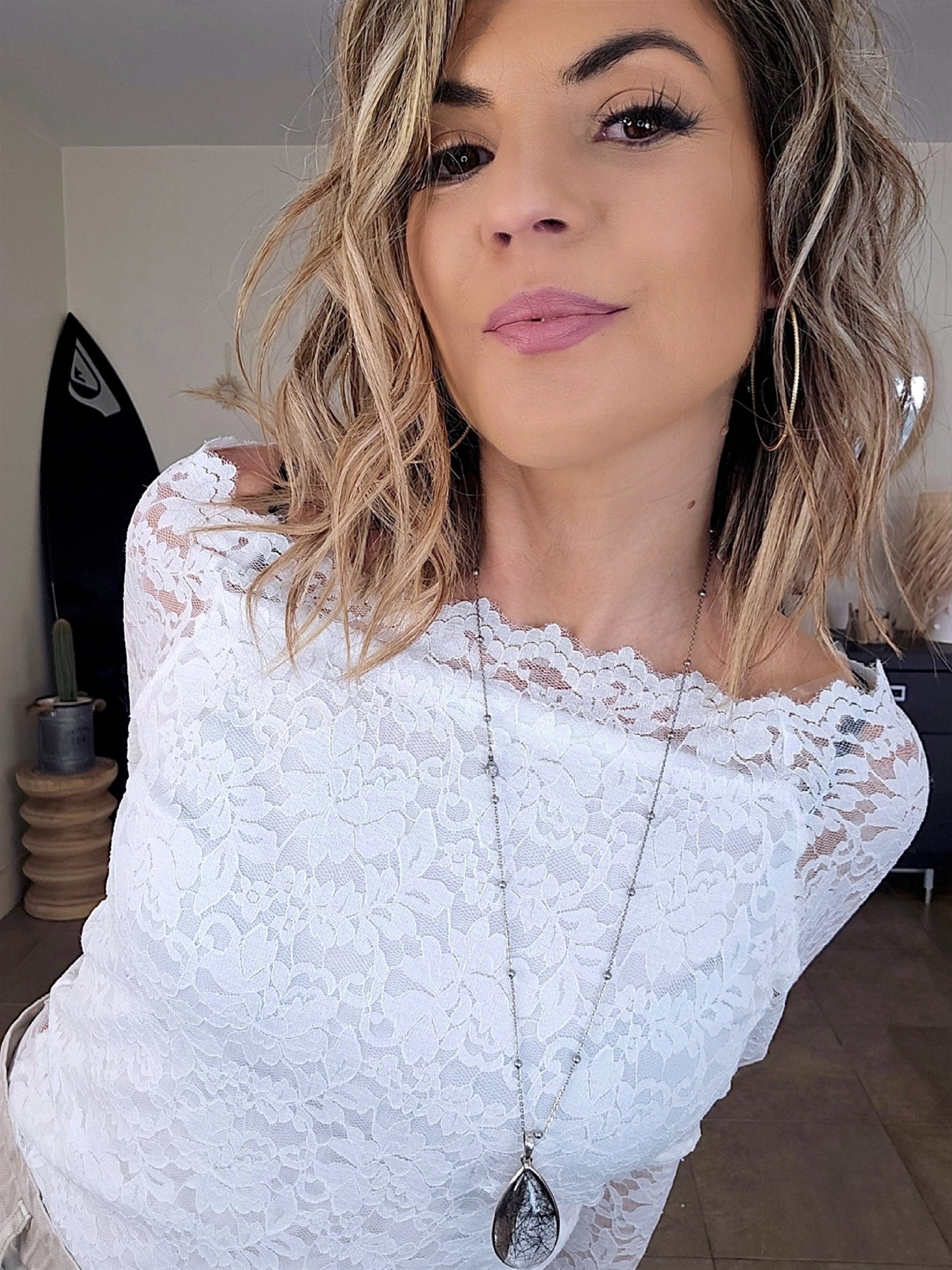 Haut blanc à dentelle - 𝐌𝐚𝐫𝐢𝐧𝐚𝟒𝟒𝐟𝐚𝐦𝐢𝐥𝐲