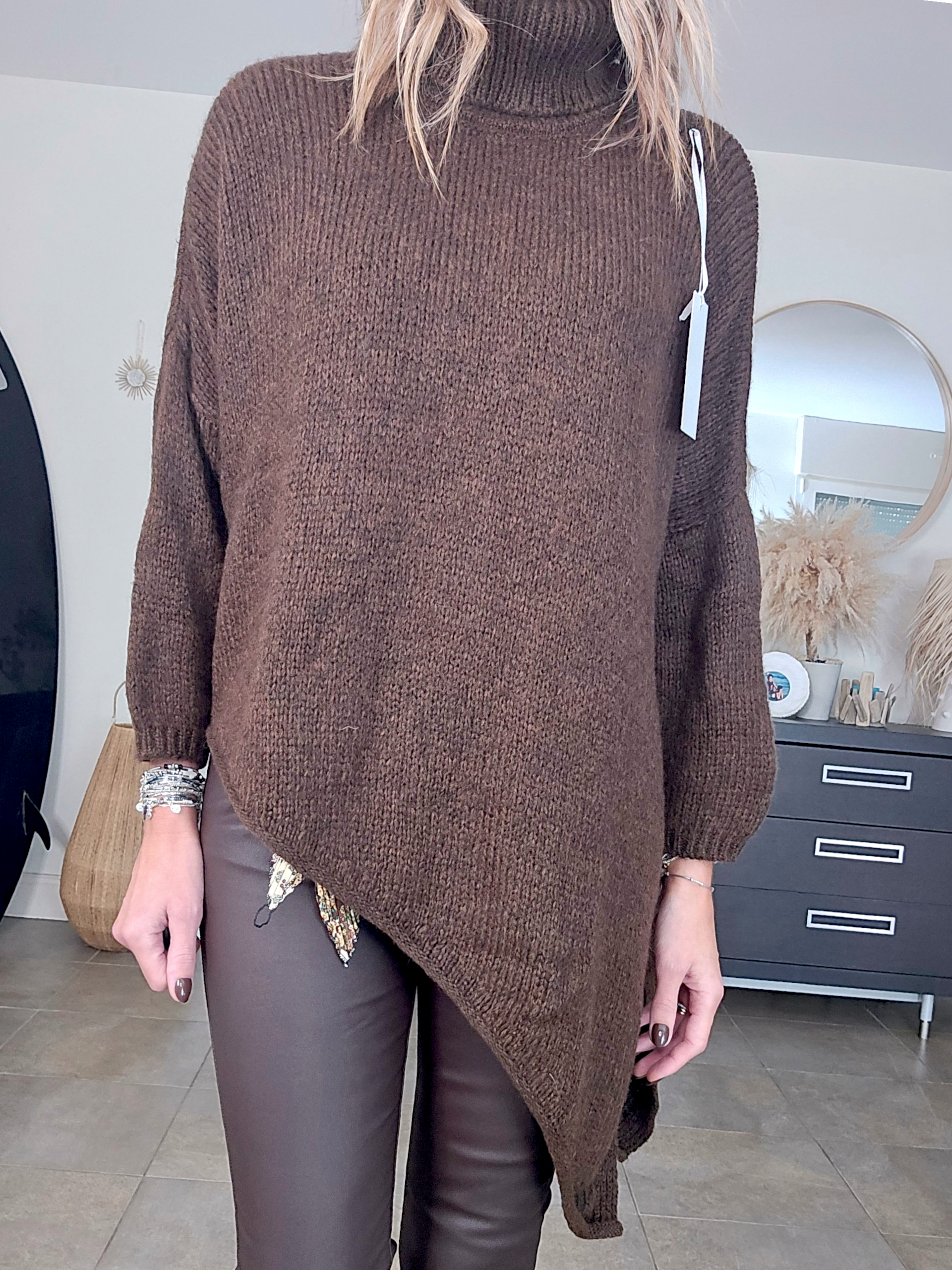 Pull marron longueur asymétrique - 𝐌𝐚𝐫𝐢𝐧𝐚𝟒𝟒𝐟𝐚𝐦𝐢𝐥𝐲