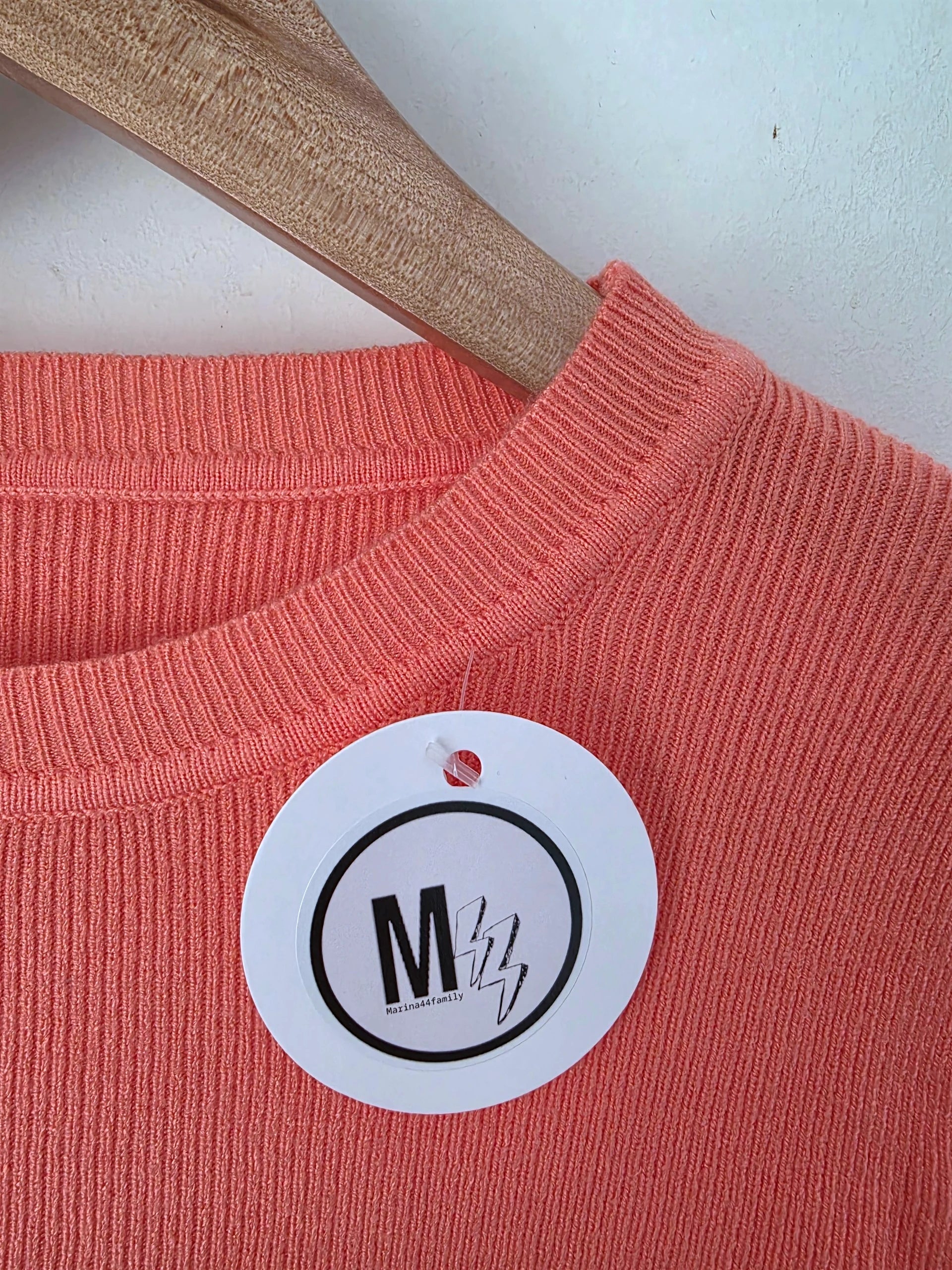 Pull corail clair à maille fine côtelée - 𝐌𝐚𝐫𝐢𝐧𝐚𝟒𝟒𝐟𝐚𝐦𝐢𝐥𝐲