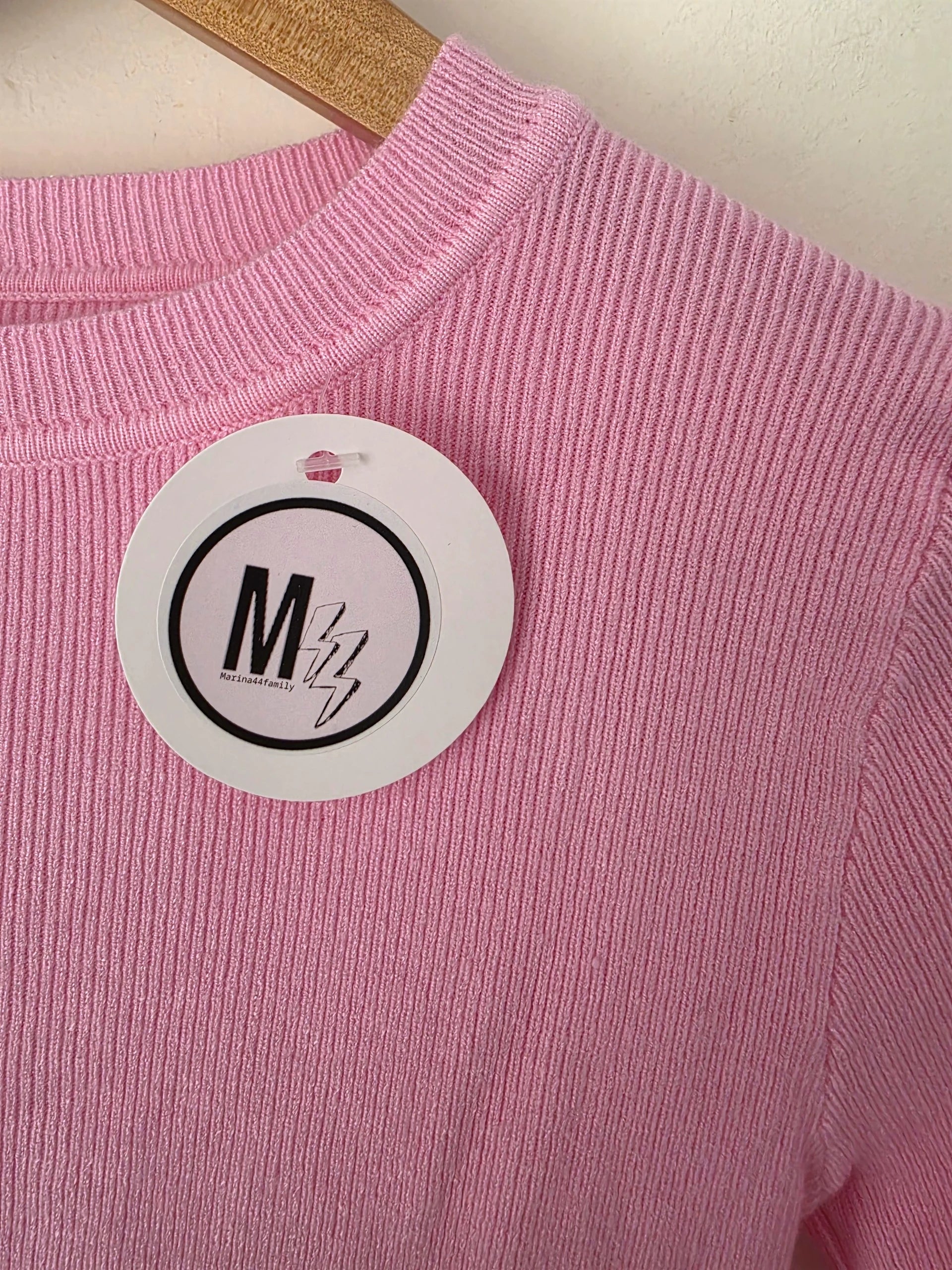 Pull rose à maille fine côtelée - 𝐌𝐚𝐫𝐢𝐧𝐚𝟒𝟒𝐟𝐚𝐦𝐢𝐥𝐲