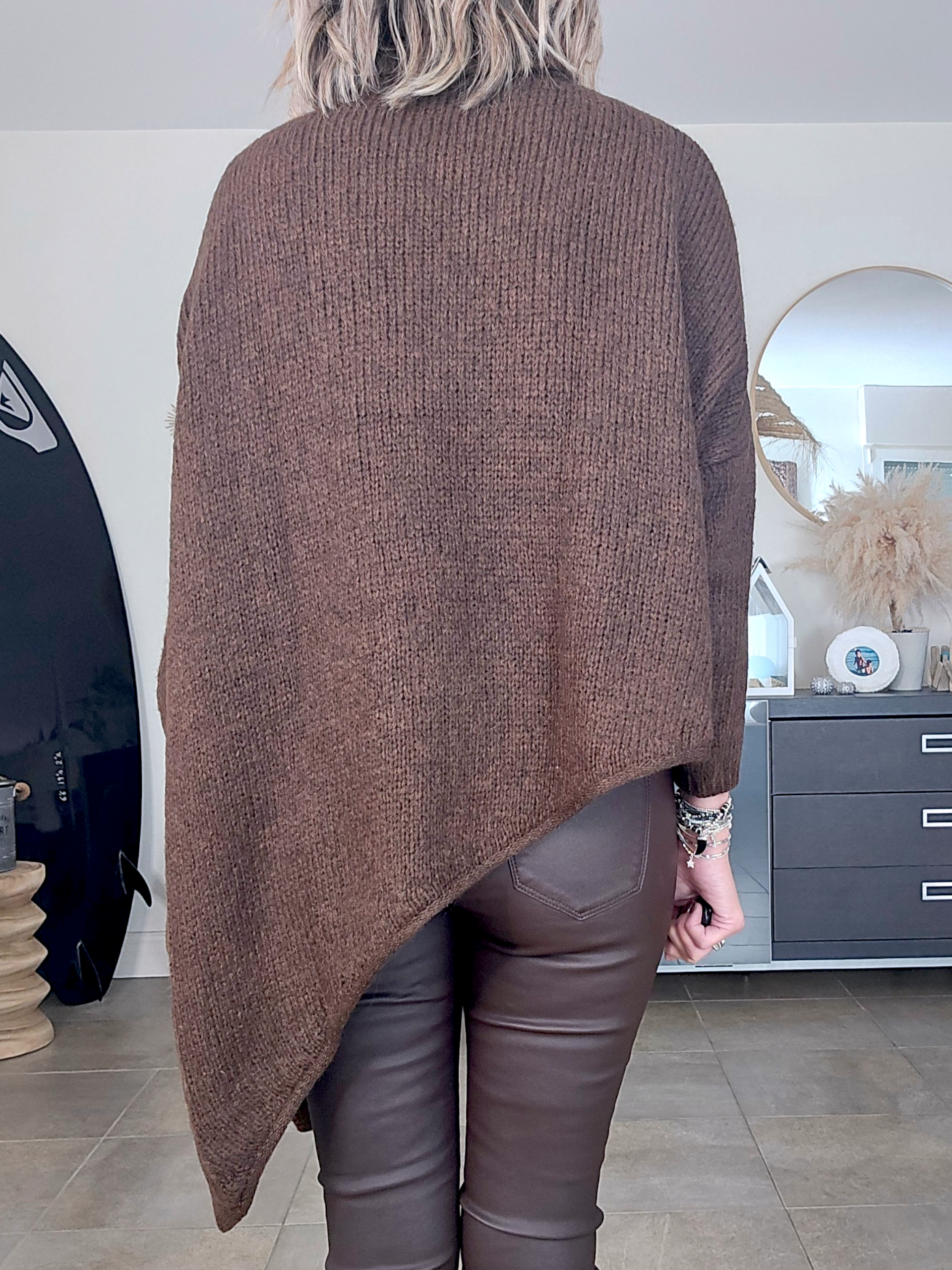 Pull marron longueur asymétrique - 𝐌𝐚𝐫𝐢𝐧𝐚𝟒𝟒𝐟𝐚𝐦𝐢𝐥𝐲