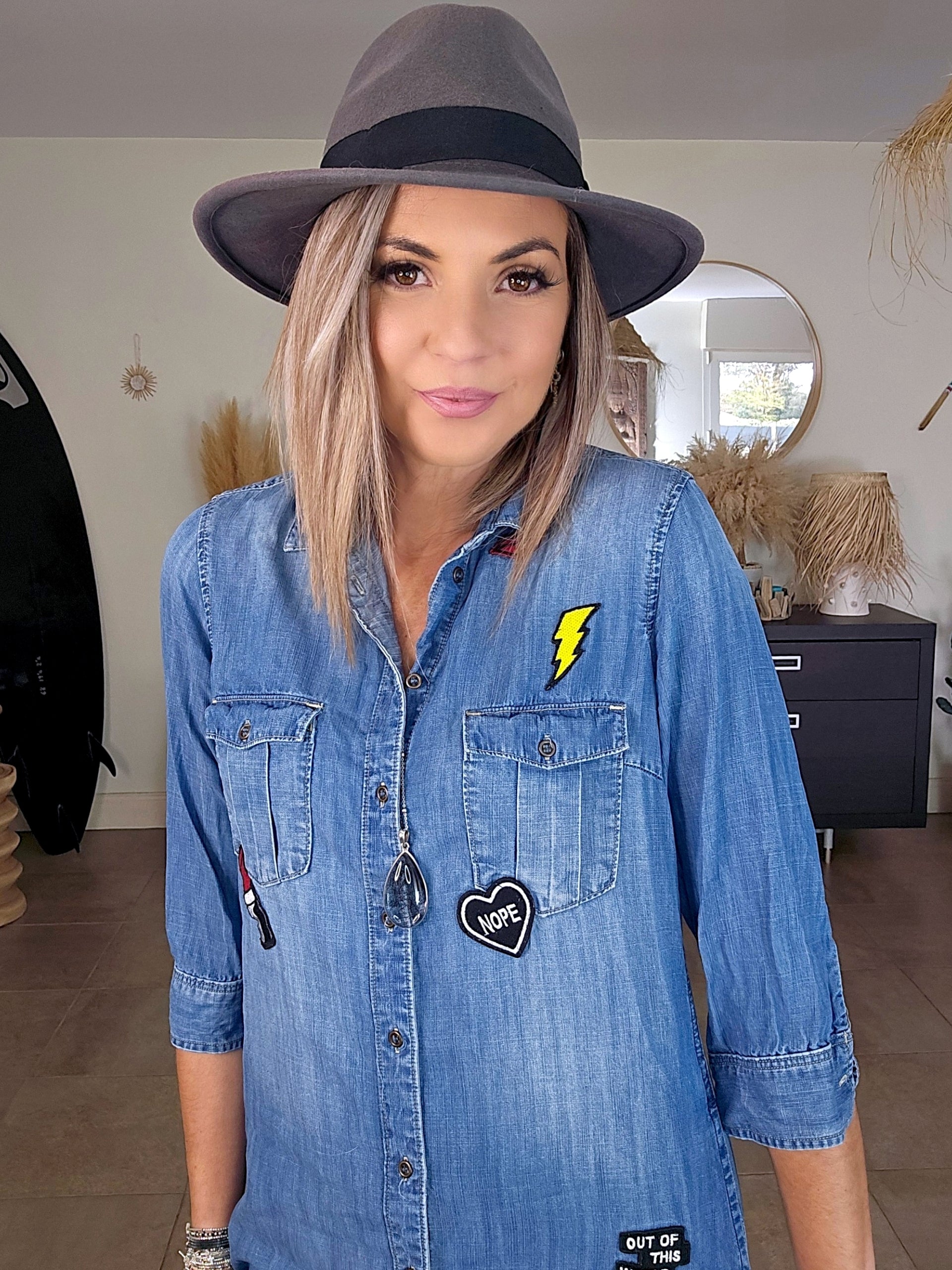 Robe chemise bleue à écussons - 𝐌𝐚𝐫𝐢𝐧𝐚𝟒𝟒𝐟𝐚𝐦𝐢𝐥𝐲