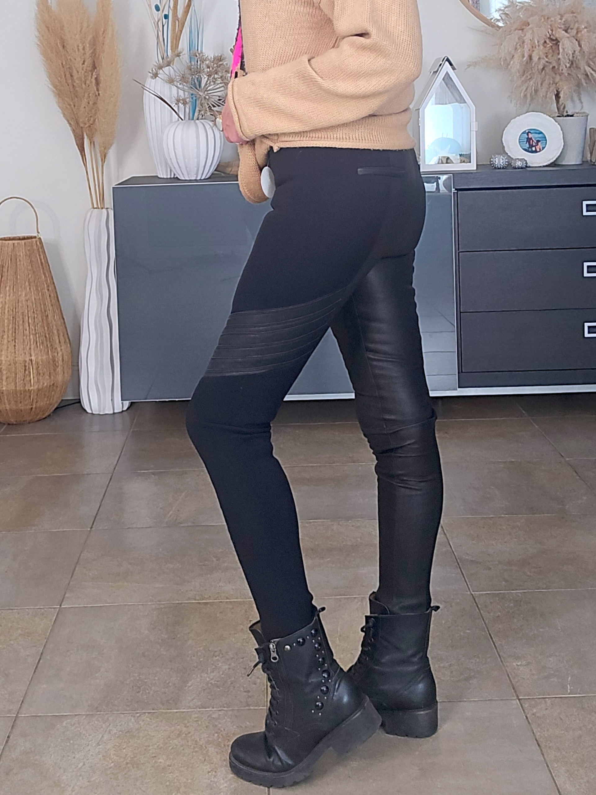 Legging noir bi-matière avec cuir - 𝐌𝐚𝐫𝐢𝐧𝐚𝟒𝟒𝐟𝐚𝐦𝐢𝐥𝐲