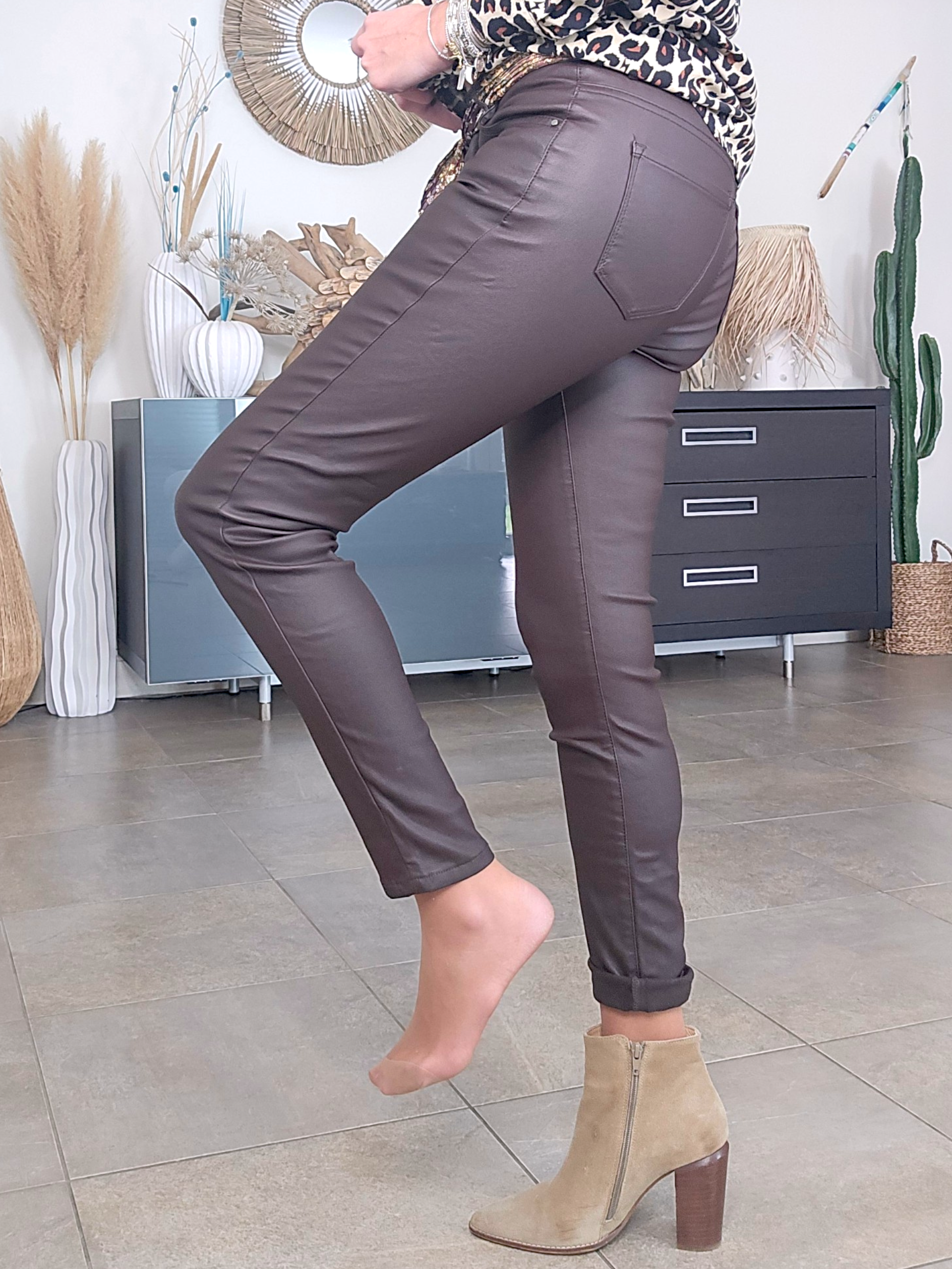 Pantalon huilé marron avec sa ceinture - 𝐌𝐚𝐫𝐢𝐧𝐚𝟒𝟒𝐟𝐚𝐦𝐢𝐥𝐲
