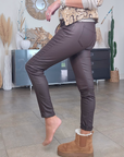 Pantalon huilé marron avec sa ceinture - 𝐌𝐚𝐫𝐢𝐧𝐚𝟒𝟒𝐟𝐚𝐦𝐢𝐥𝐲