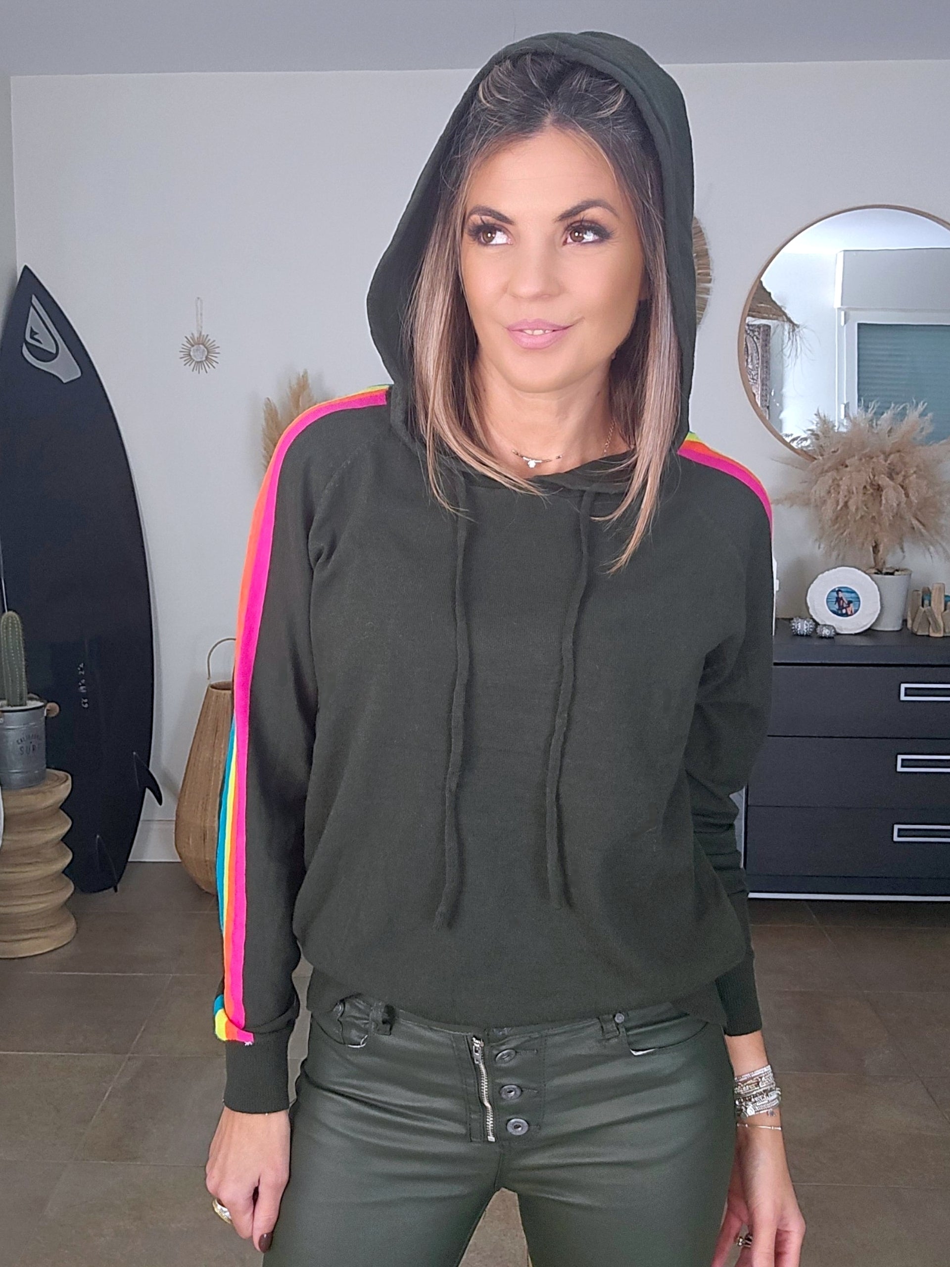 Pull vert kaki à manches arc-en-ciel fluo - 𝐌𝐚𝐫𝐢𝐧𝐚𝟒𝟒𝐟𝐚𝐦𝐢𝐥𝐲