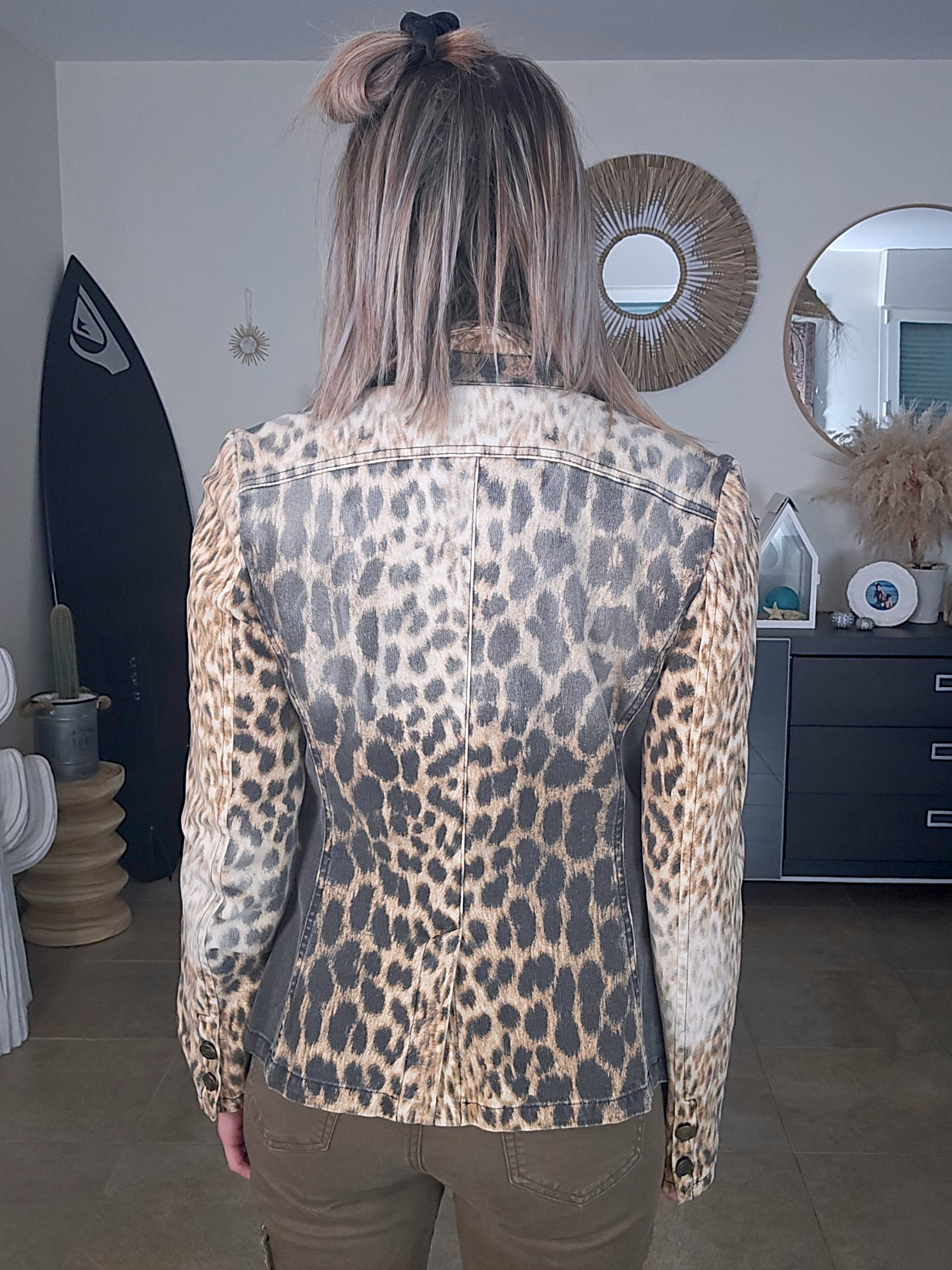 Veste en jean à imprimé léopard - 𝐌𝐚𝐫𝐢𝐧𝐚𝟒𝟒𝐟𝐚𝐦𝐢𝐥𝐲