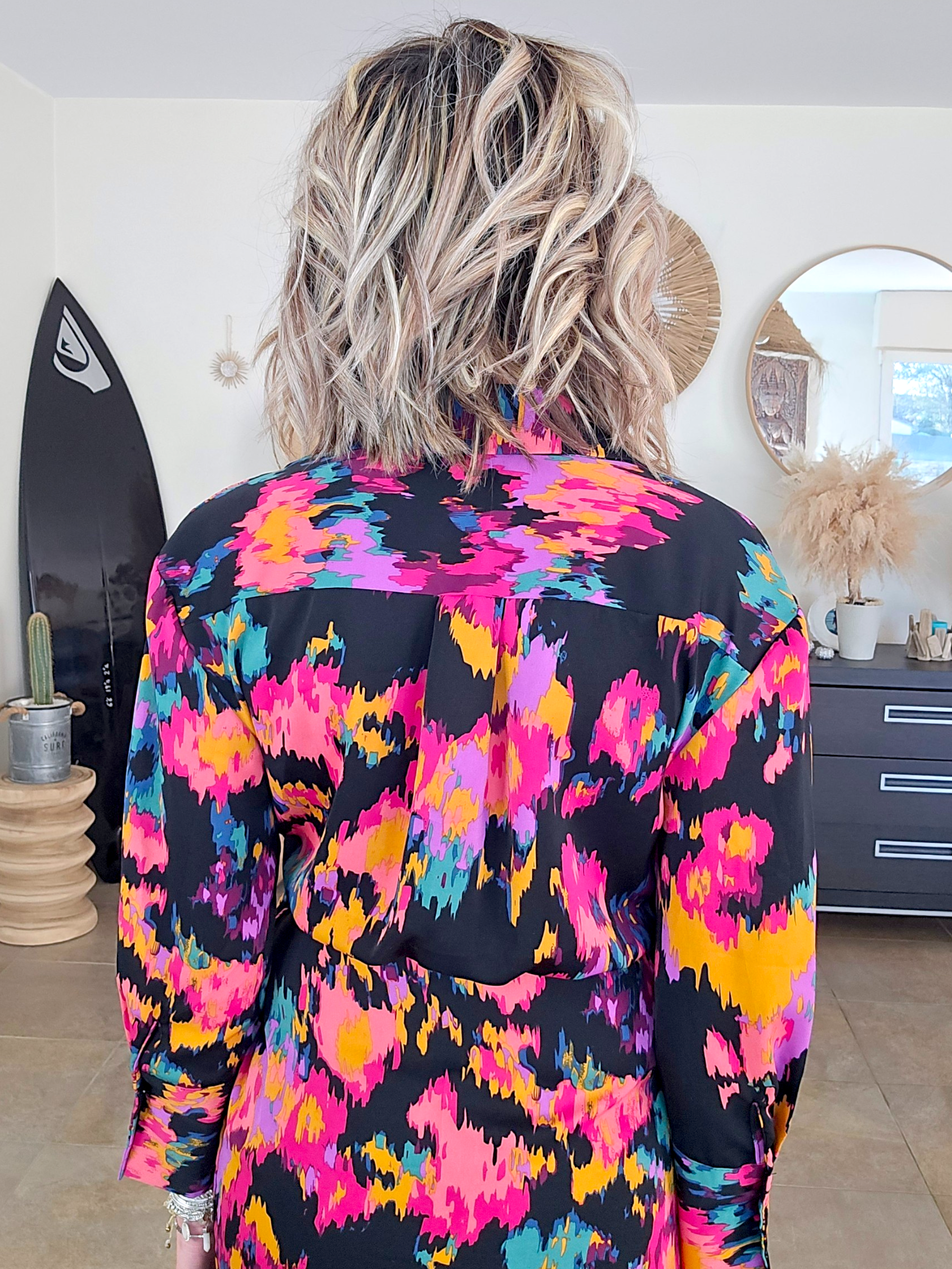 Robe noire à imprimé fleuri lumineux - 𝐌𝐚𝐫𝐢𝐧𝐚𝟒𝟒𝐟𝐚𝐦𝐢𝐥𝐲