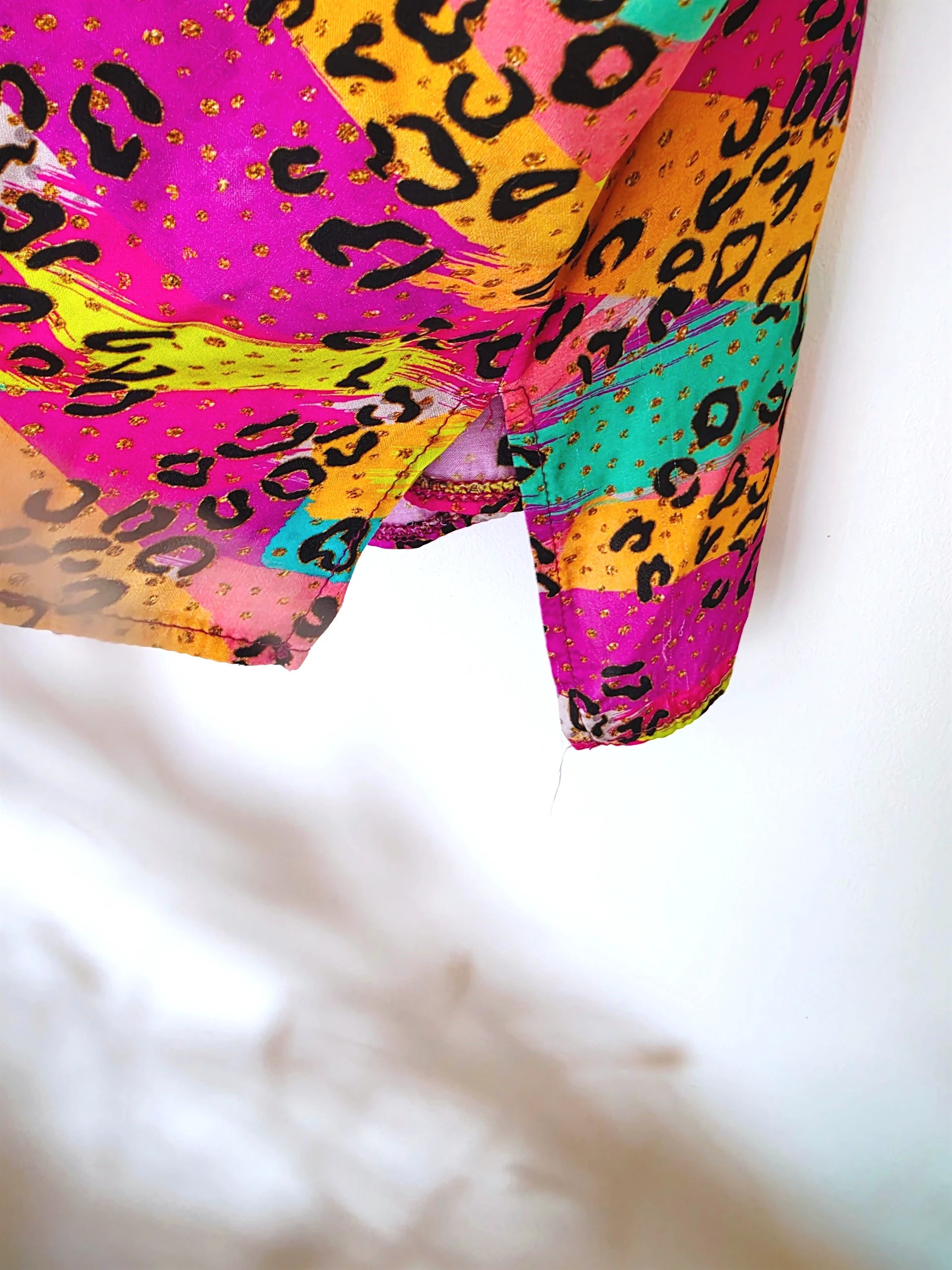 Chemise fluo à imprimé léopard - 𝐌𝐚𝐫𝐢𝐧𝐚𝟒𝟒𝐟𝐚𝐦𝐢𝐥𝐲