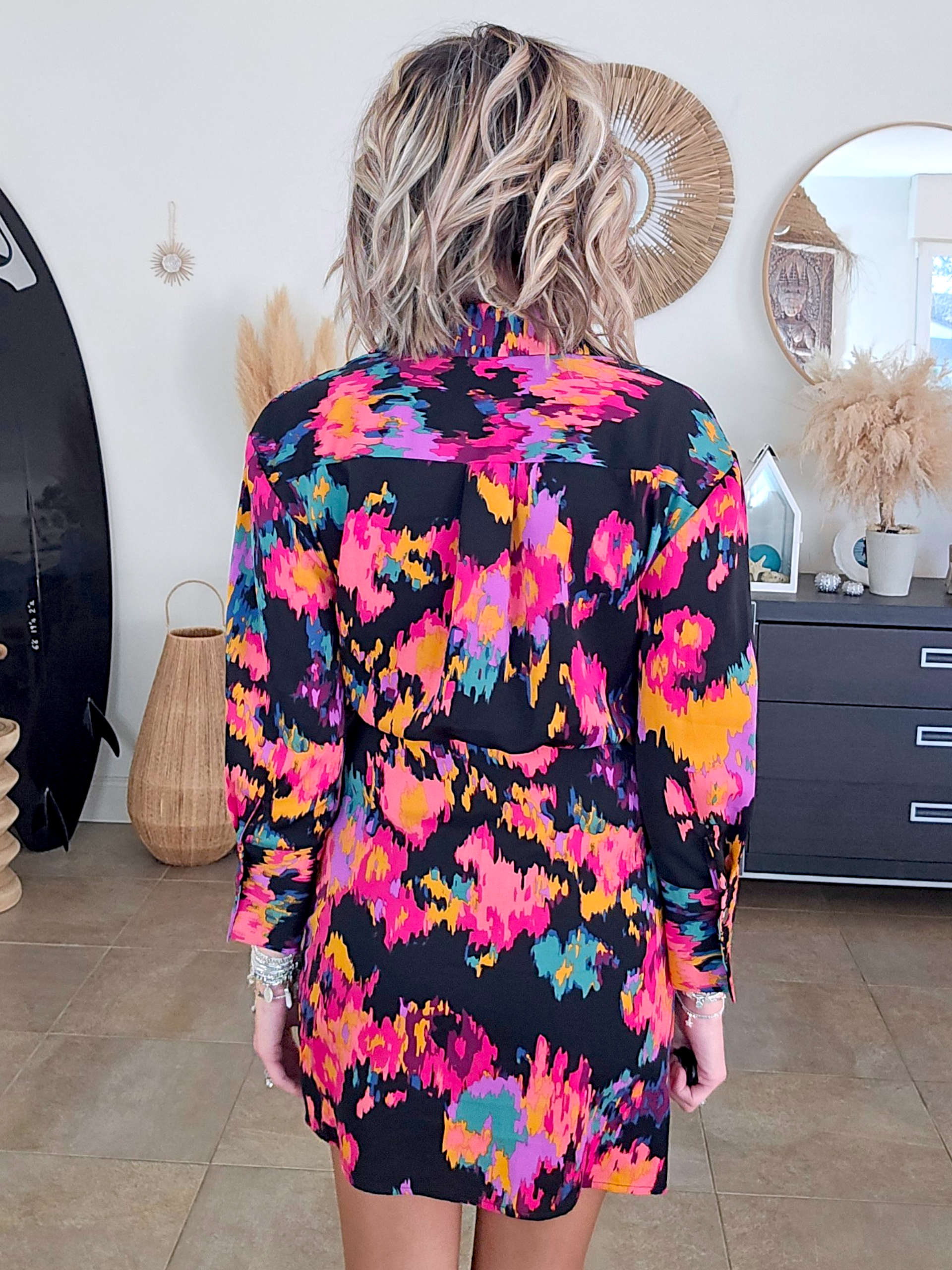 Robe noire à imprimé fleuri lumineux - 𝐌𝐚𝐫𝐢𝐧𝐚𝟒𝟒𝐟𝐚𝐦𝐢𝐥𝐲