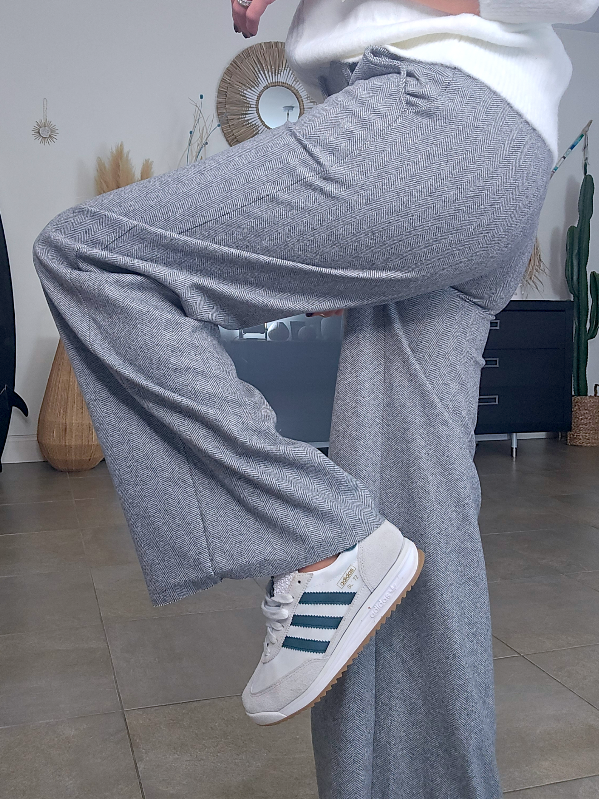 Pantalon gris à imprimé chevrons longueur longue