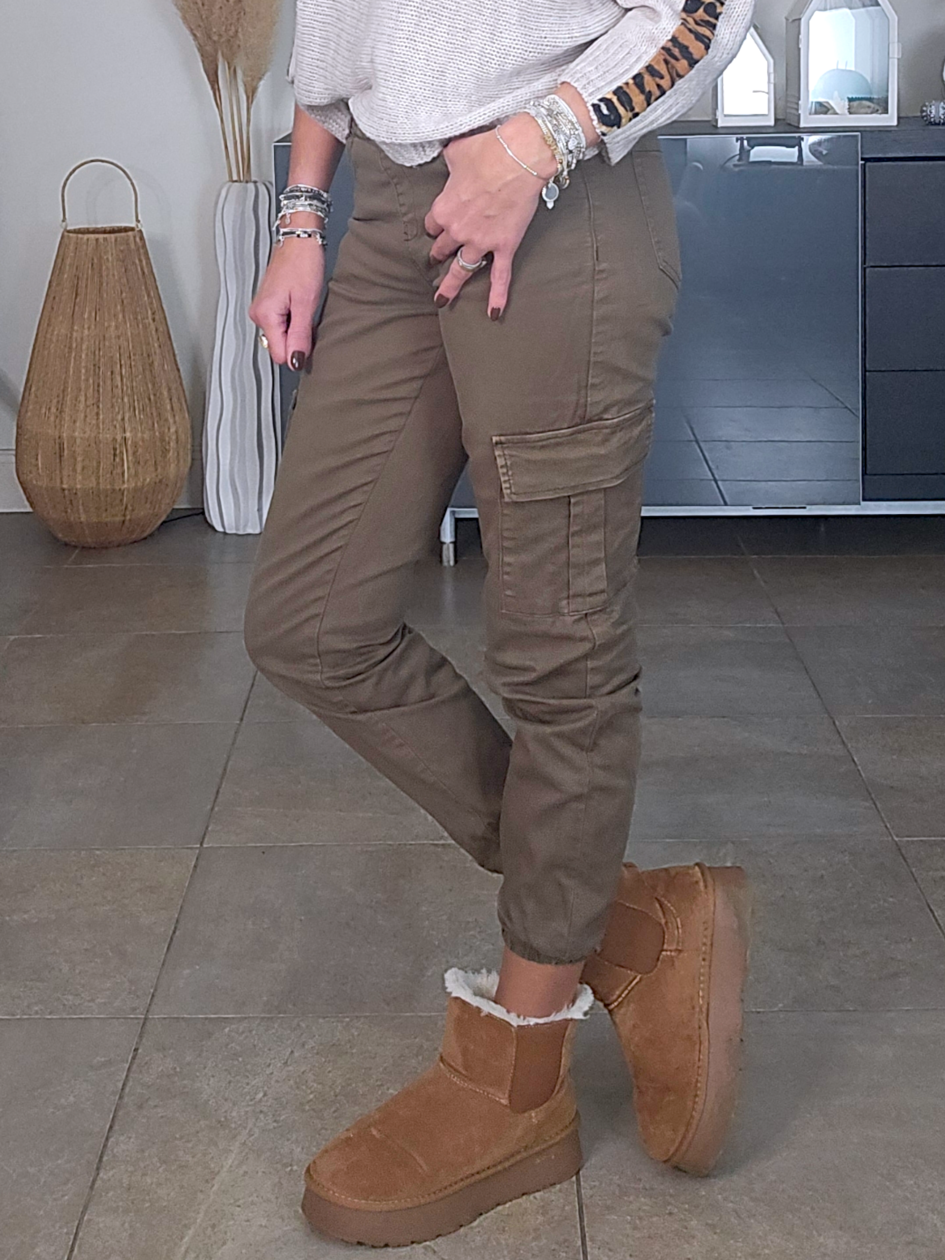 Pantalon cargo kaki - 𝐌𝐚𝐫𝐢𝐧𝐚𝟒𝟒𝐟𝐚𝐦𝐢𝐥𝐲
