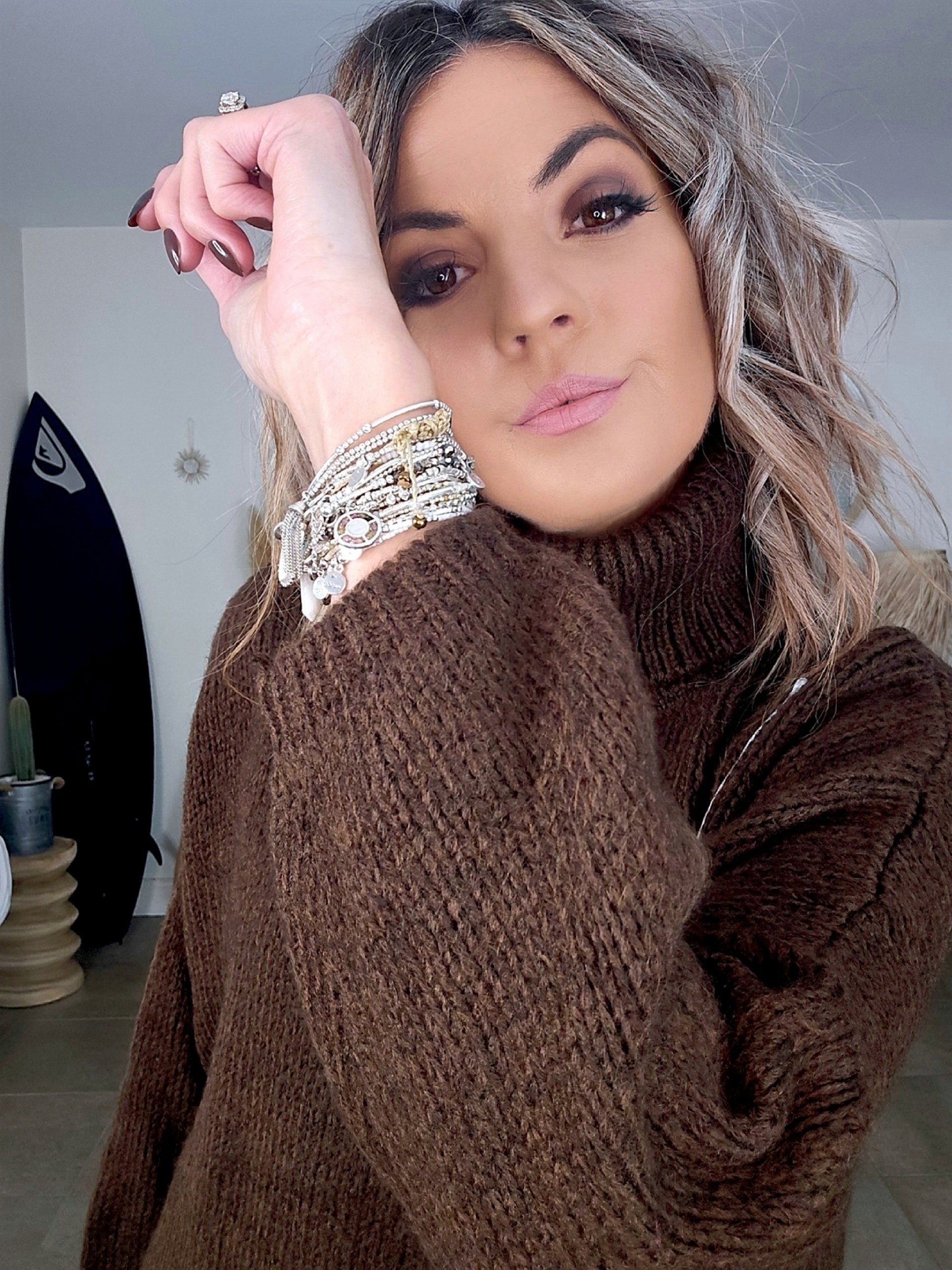 Pull marron longueur asymétrique - 𝐌𝐚𝐫𝐢𝐧𝐚𝟒𝟒𝐟𝐚𝐦𝐢𝐥𝐲