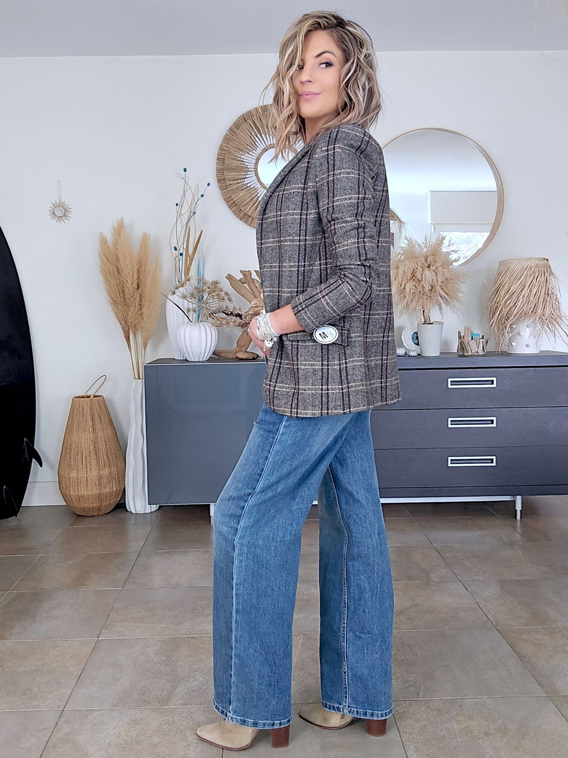 Jean bleu coupe droite à ceinture asymétrique. - 𝐌𝐚𝐫𝐢𝐧𝐚𝟒𝟒𝐟𝐚𝐦𝐢𝐥𝐲