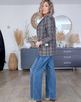 Jean bleu coupe droite à ceinture asymétrique. - 𝐌𝐚𝐫𝐢𝐧𝐚𝟒𝟒𝐟𝐚𝐦𝐢𝐥𝐲