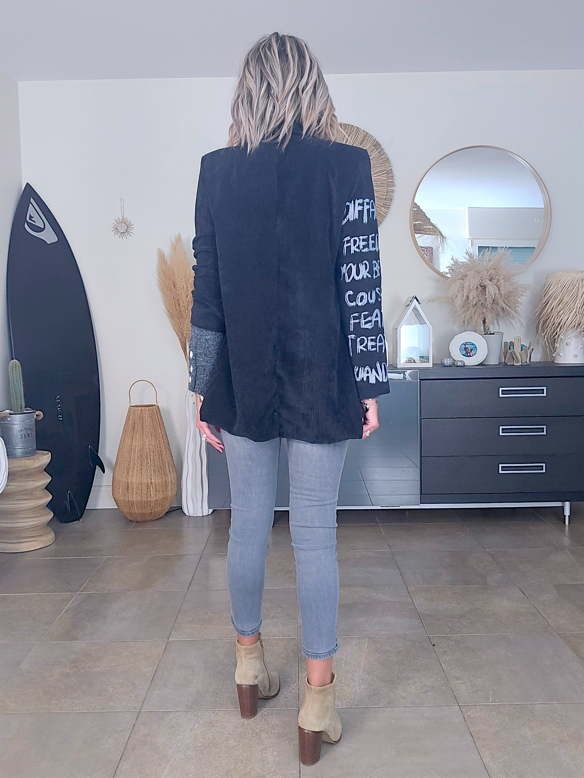 Veste en velours noir délavé à tags + pin's skull - 𝐌𝐚𝐫𝐢𝐧𝐚𝟒𝟒𝐟𝐚𝐦𝐢𝐥𝐲