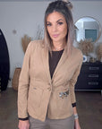 Veste cintrée beige boutons - 𝐌𝐚𝐫𝐢𝐧𝐚𝟒𝟒𝐟𝐚𝐦𝐢𝐥𝐲