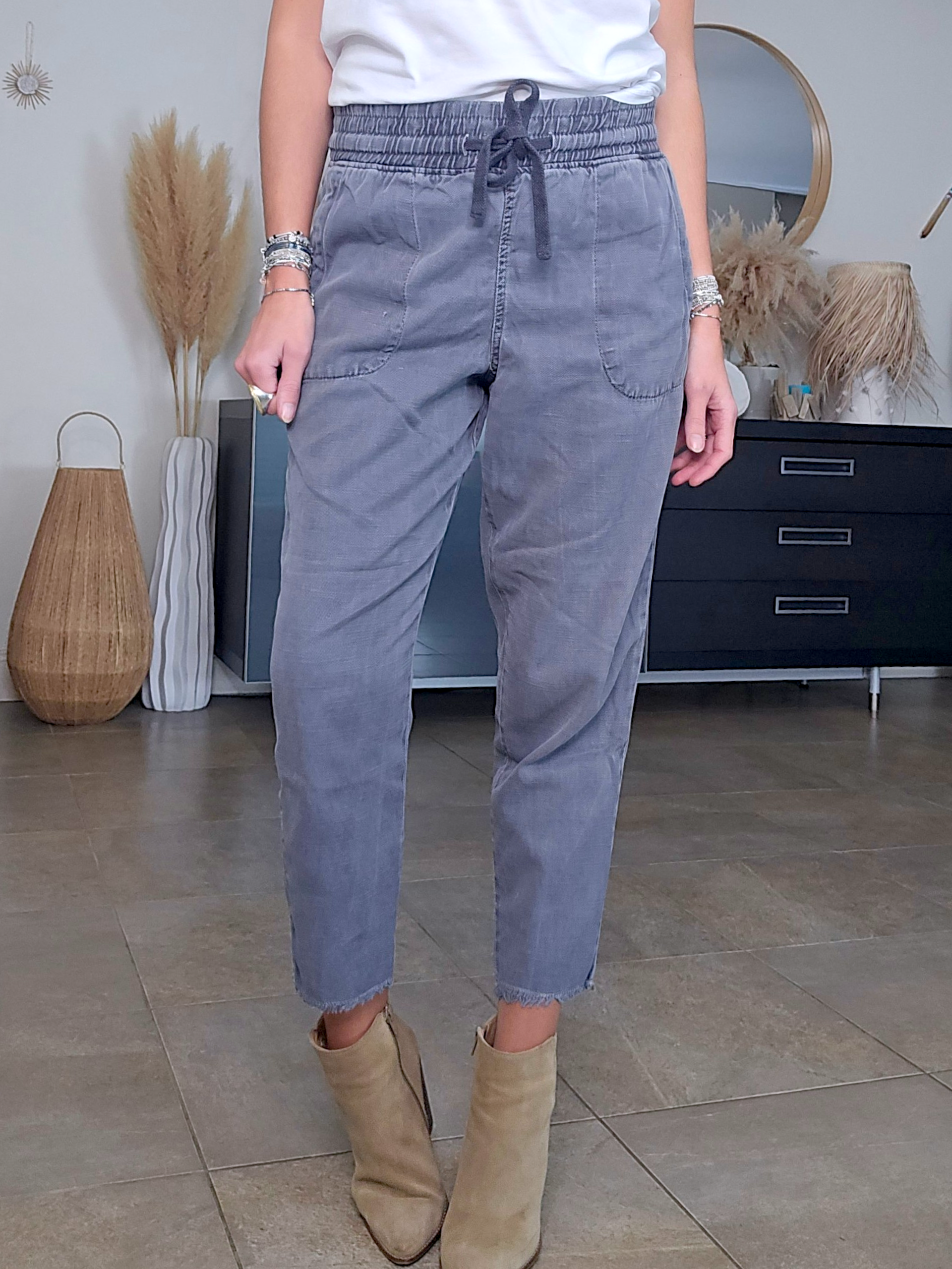 Pantalon gris coupe droite - 𝐌𝐚𝐫𝐢𝐧𝐚𝟒𝟒𝐟𝐚𝐦𝐢𝐥𝐲