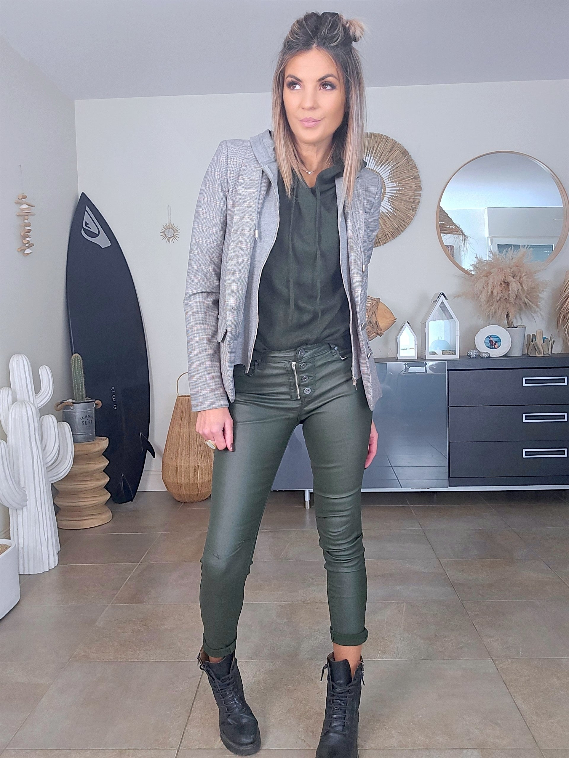 Pull vert kaki à manches arc-en-ciel fluo - 𝐌𝐚𝐫𝐢𝐧𝐚𝟒𝟒𝐟𝐚𝐦𝐢𝐥𝐲