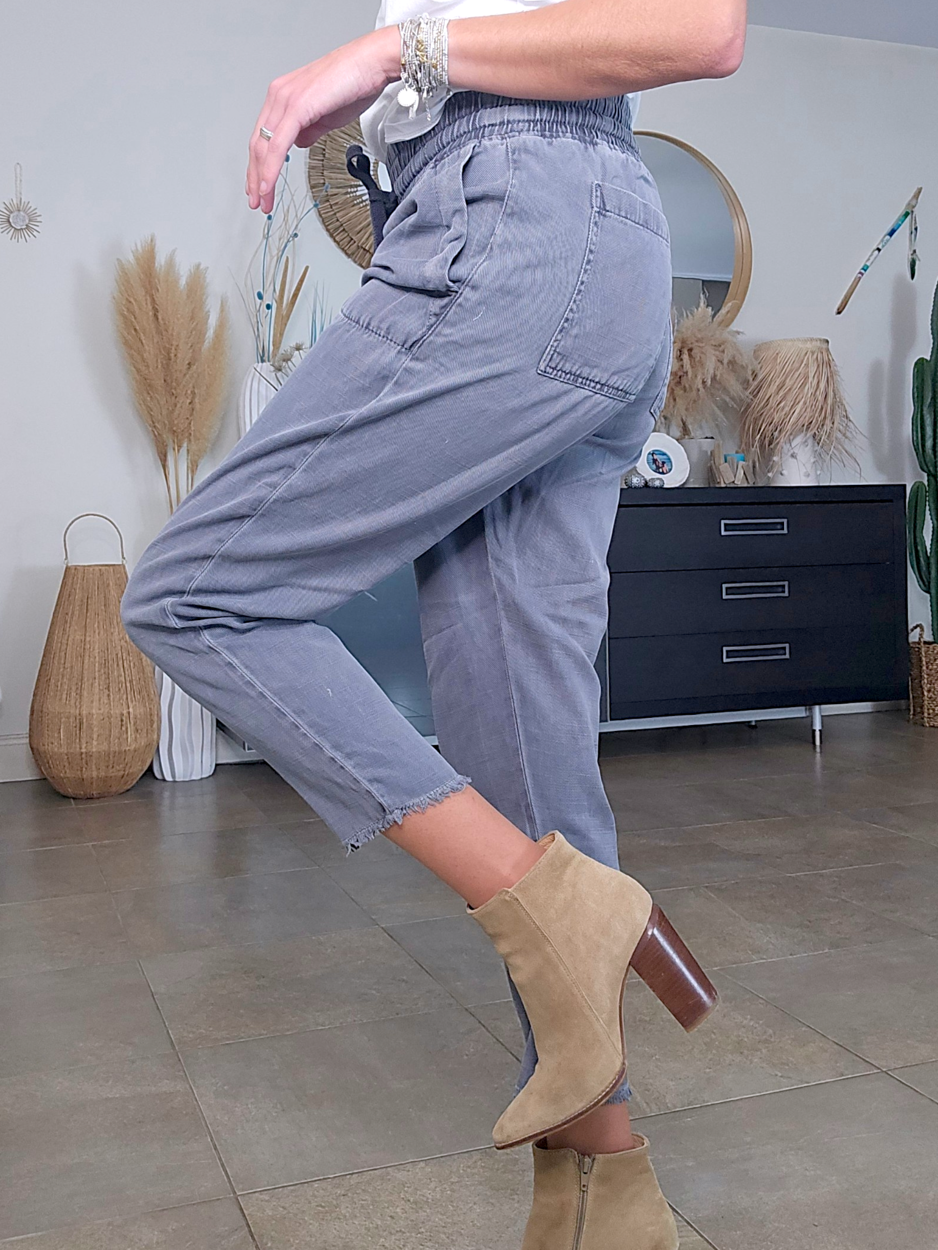 Pantalon gris coupe droite - 𝐌𝐚𝐫𝐢𝐧𝐚𝟒𝟒𝐟𝐚𝐦𝐢𝐥𝐲