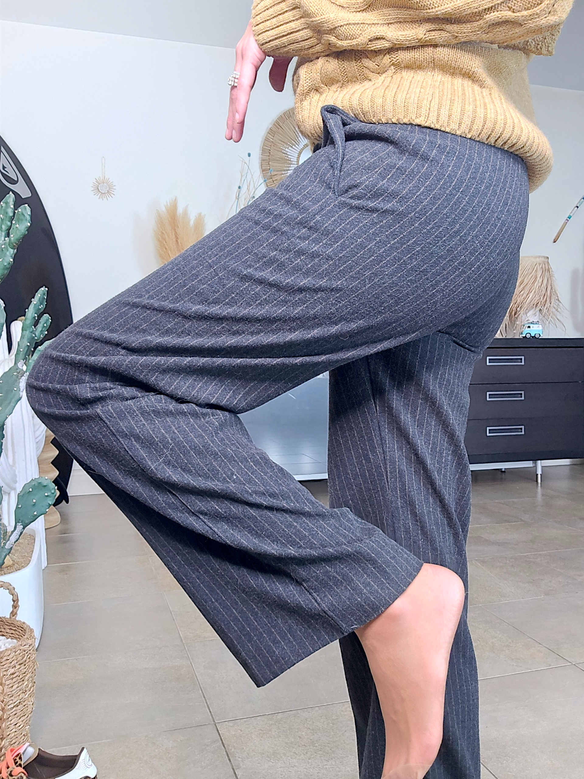 Pantalon droit gris anthracite à fines rayures tabac - 𝐌𝐚𝐫𝐢𝐧𝐚𝟒𝟒𝐟𝐚𝐦𝐢𝐥𝐲